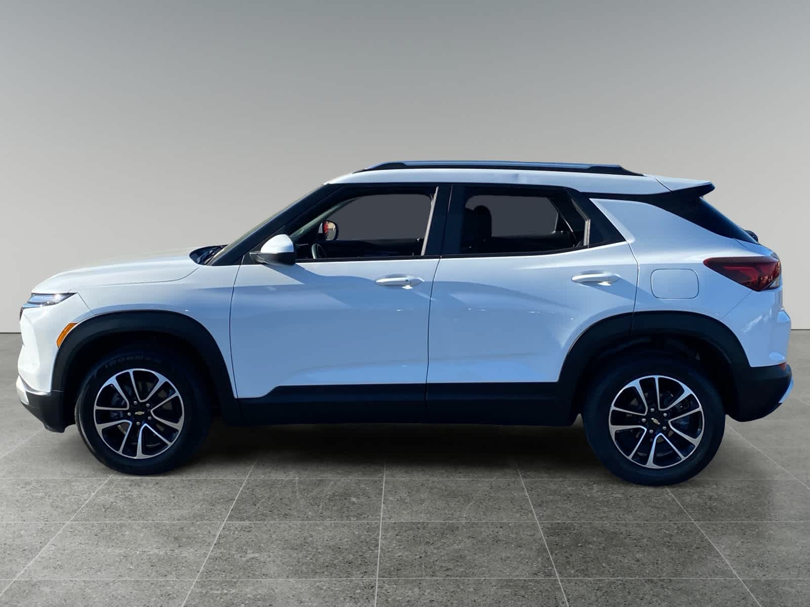 2024 Chevrolet Trailblazer LT photo 2