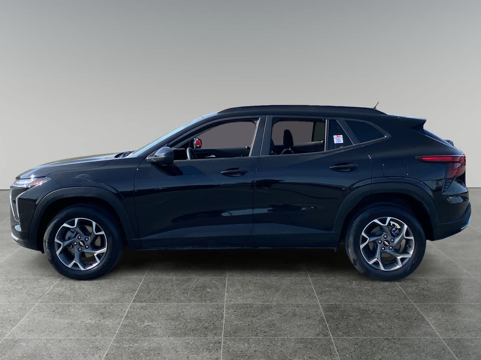 2025 Chevrolet Trax LT photo 2