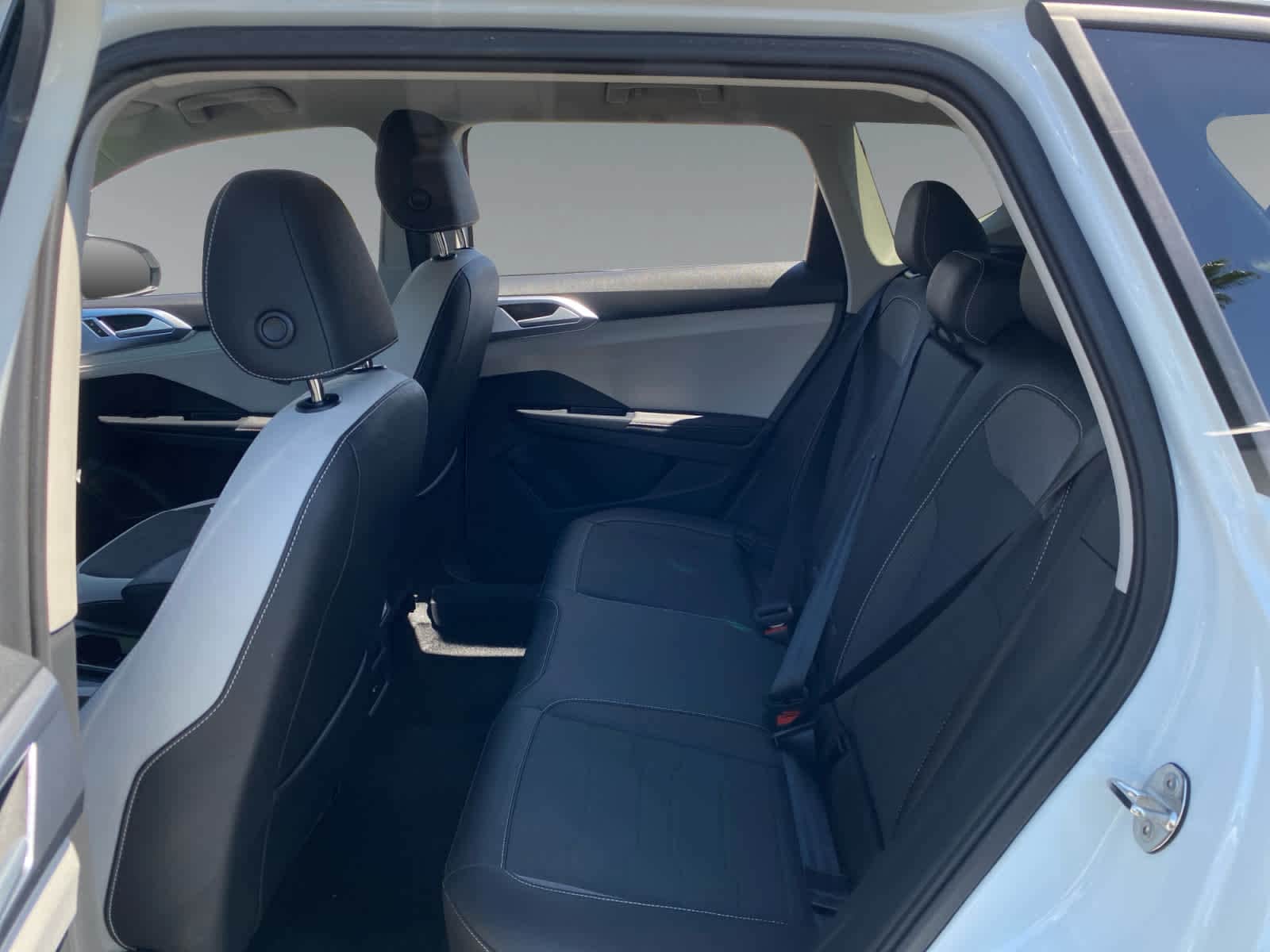 2025 Volkswagen Taos SE - Photo 13