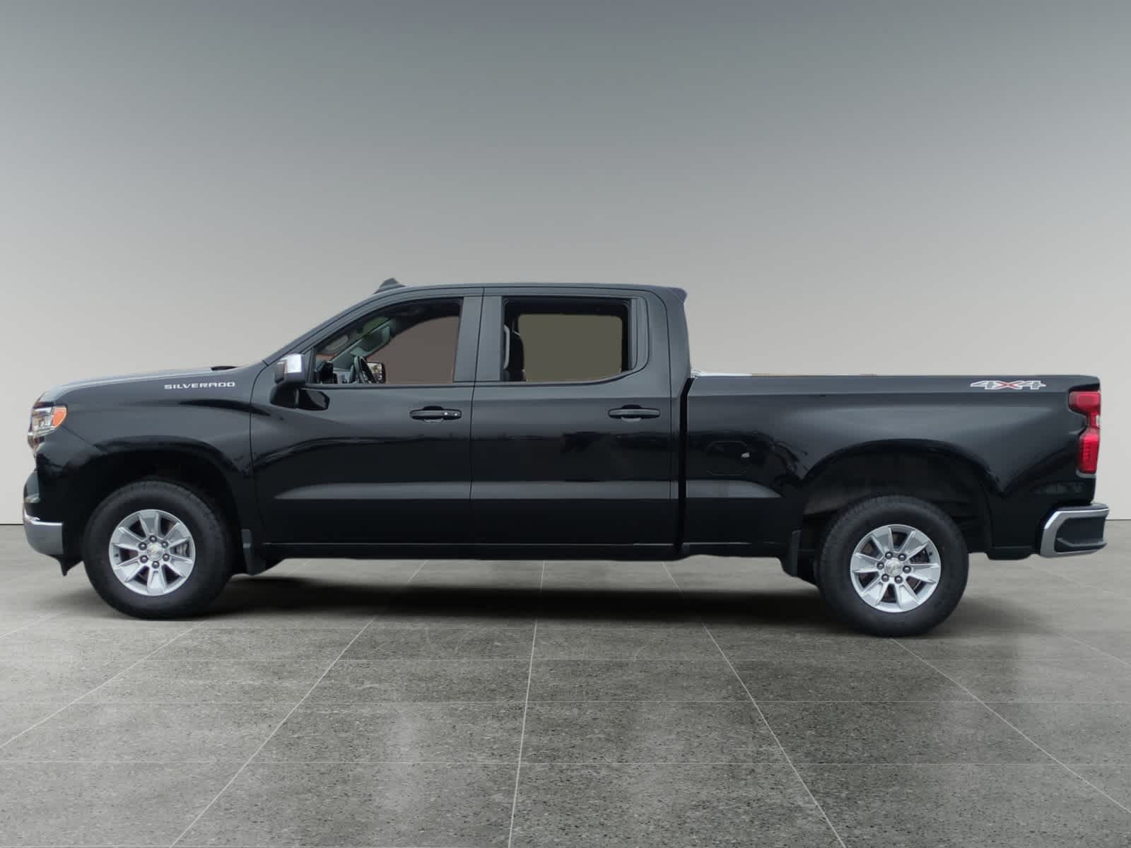 2023 Chevrolet Silverado 1500 LT photo 2
