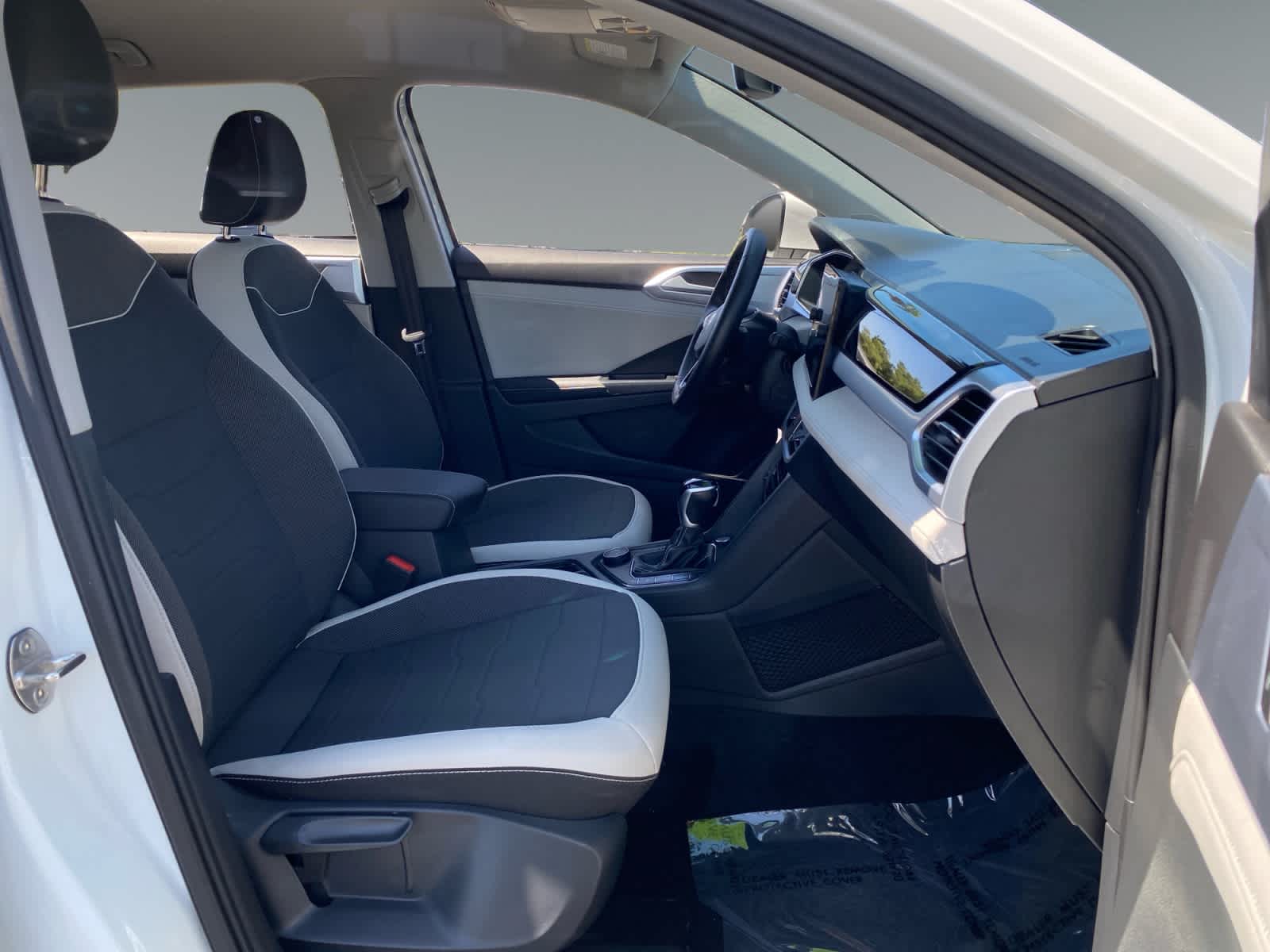 2025 Volkswagen Taos SE - Photo 15