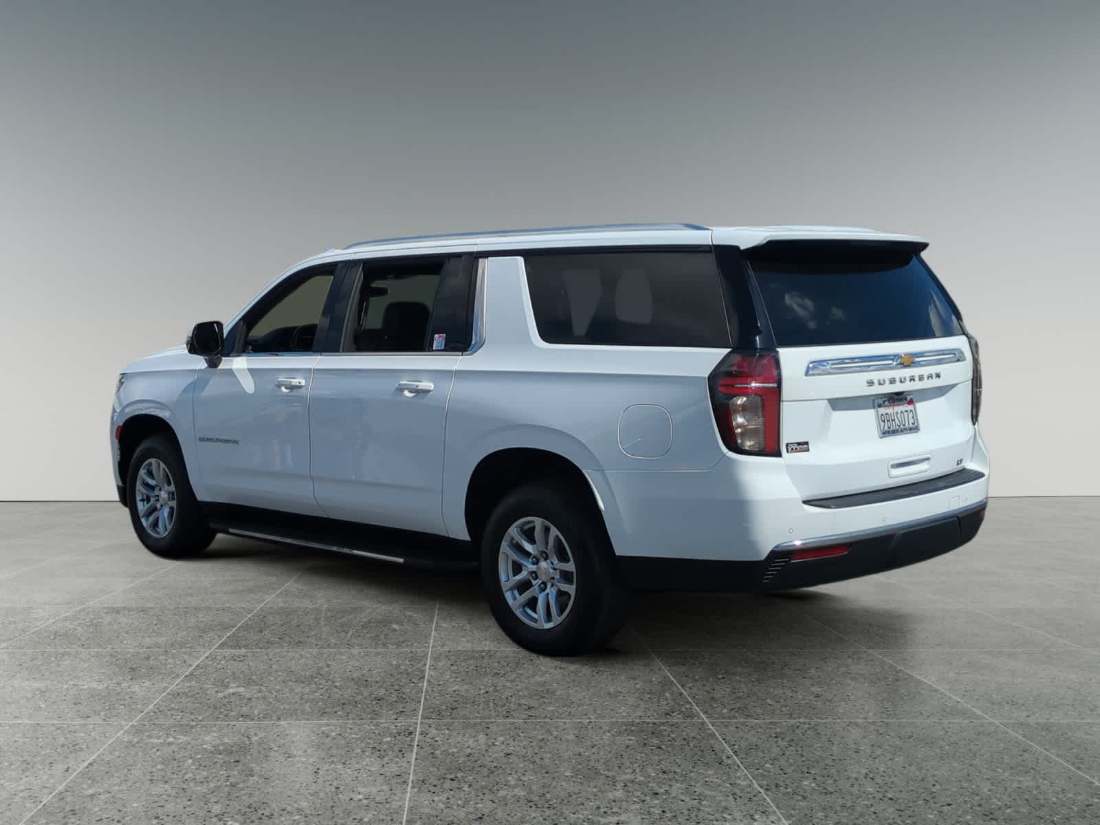 2022 Chevrolet Suburban LT photo 3