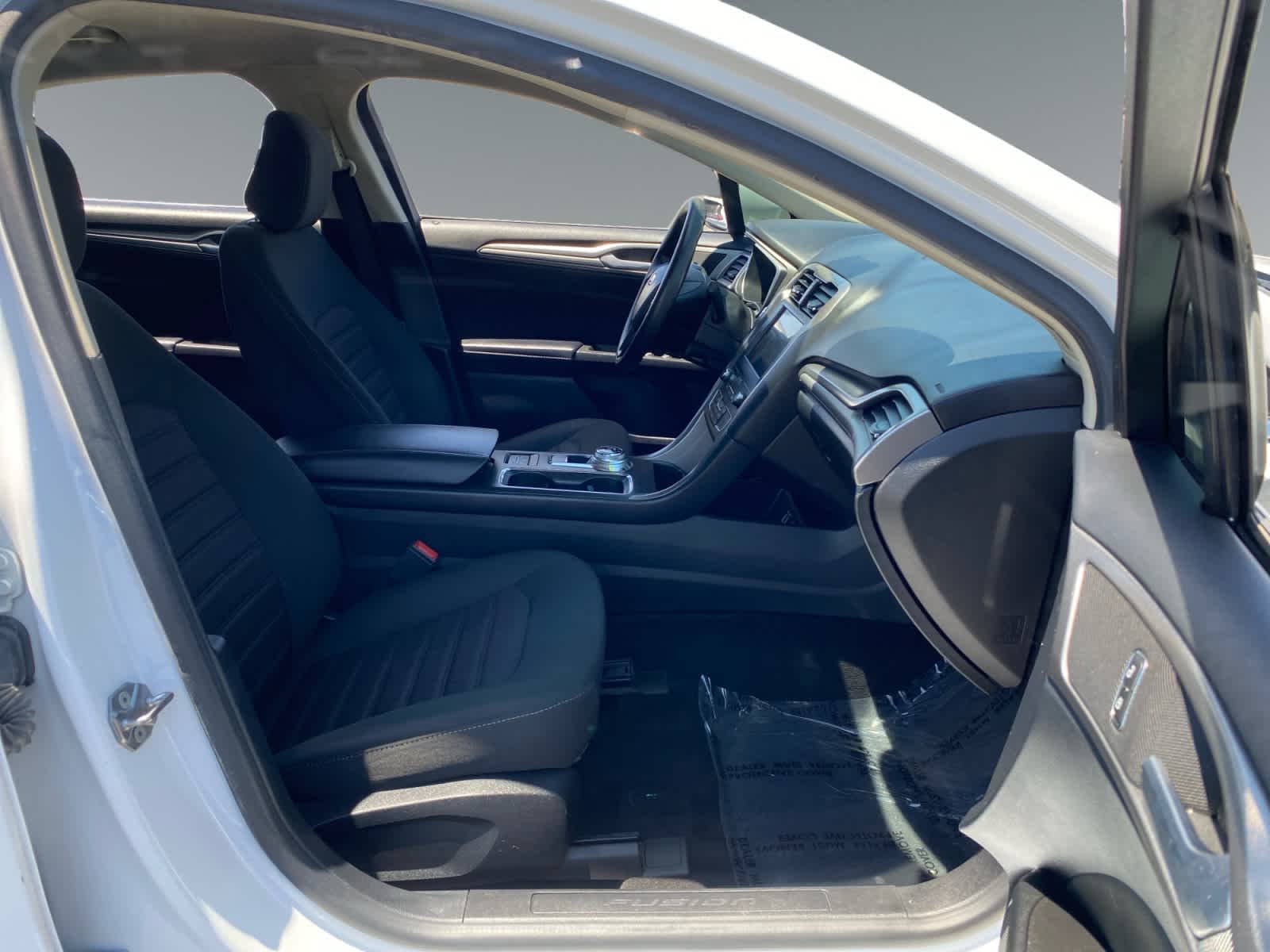 2020 Ford Fusion SE - Photo 15