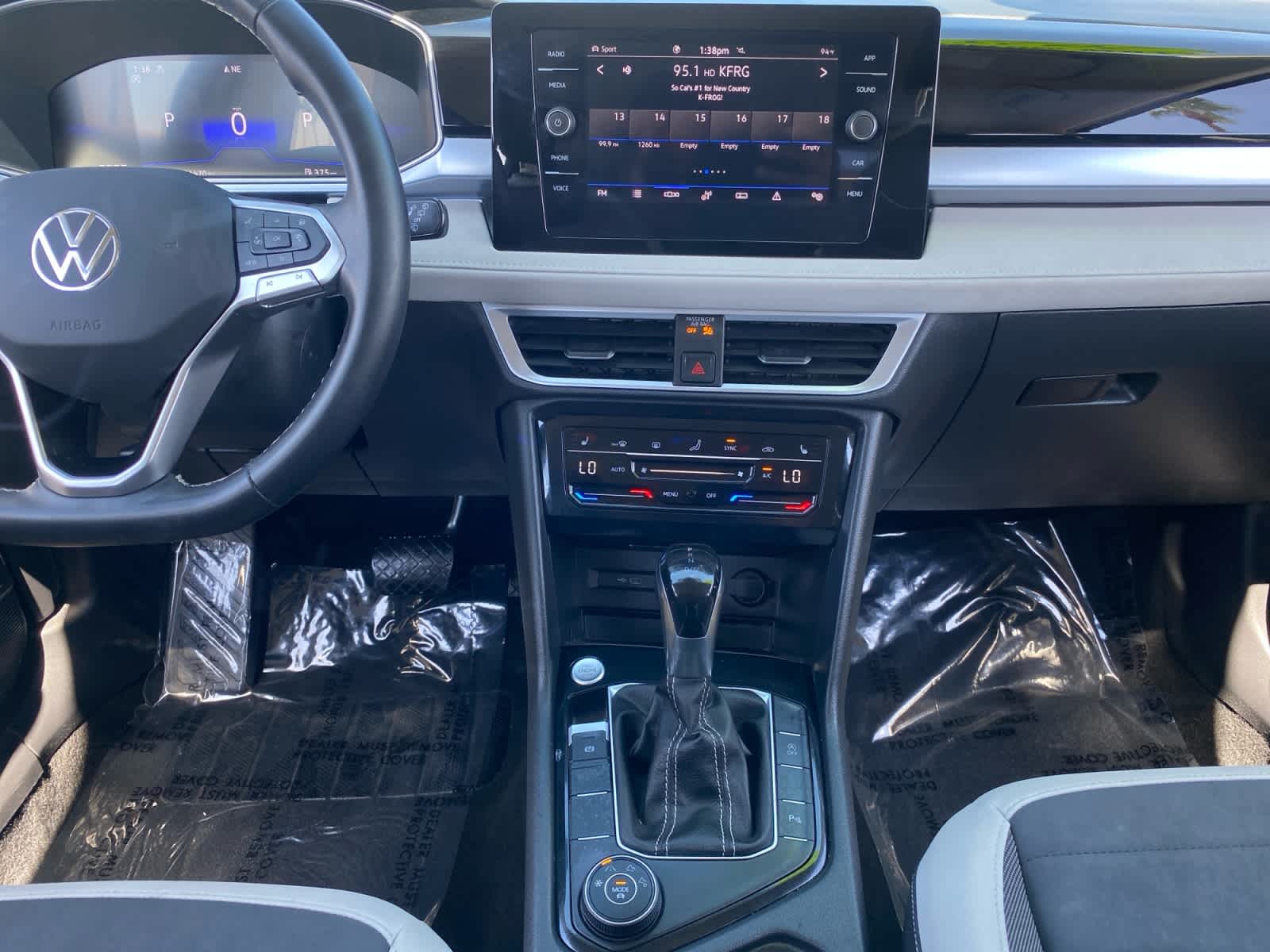 2025 Volkswagen Taos SE - Photo 11