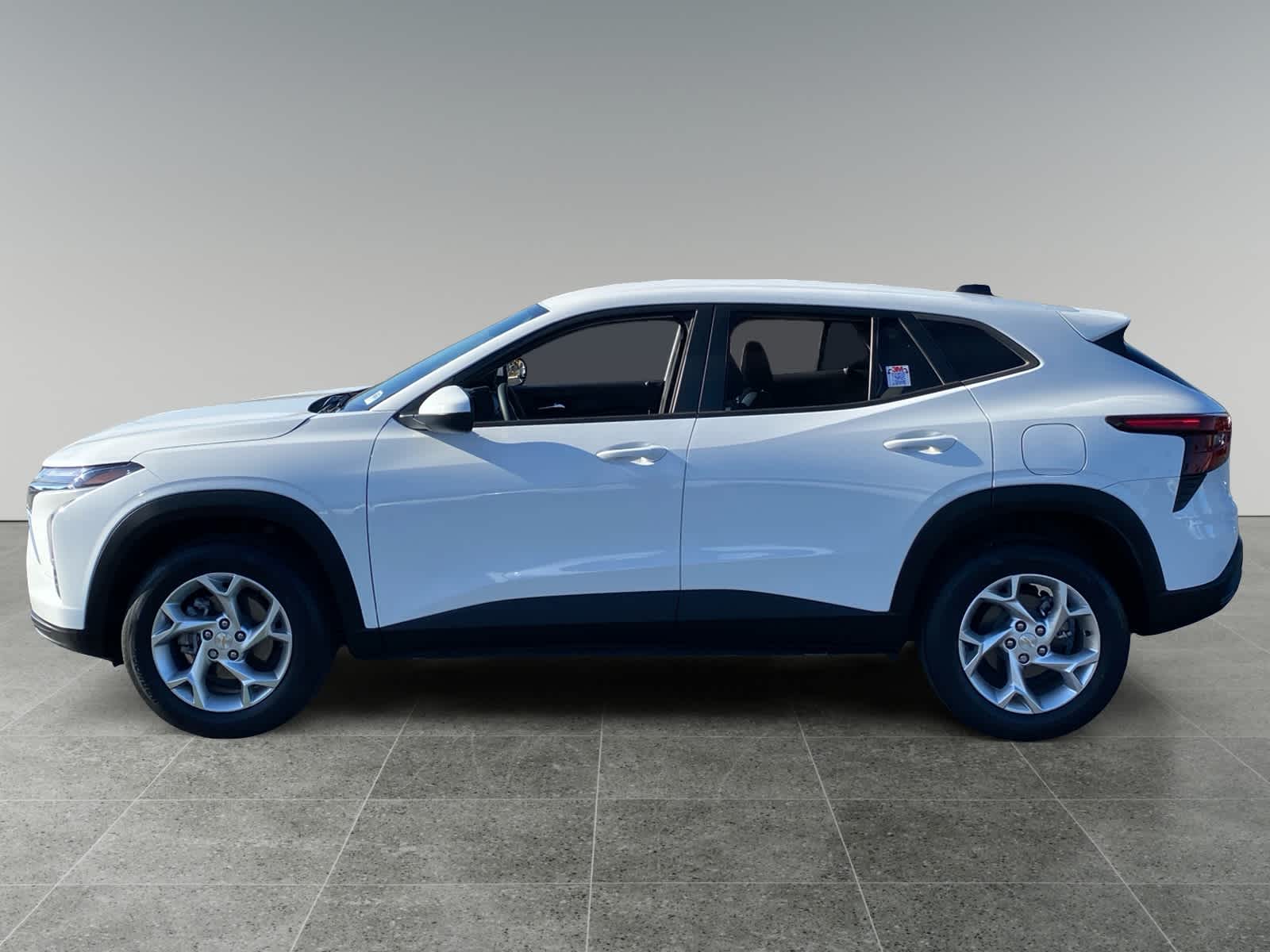 2024 Chevrolet Trax LS photo 2