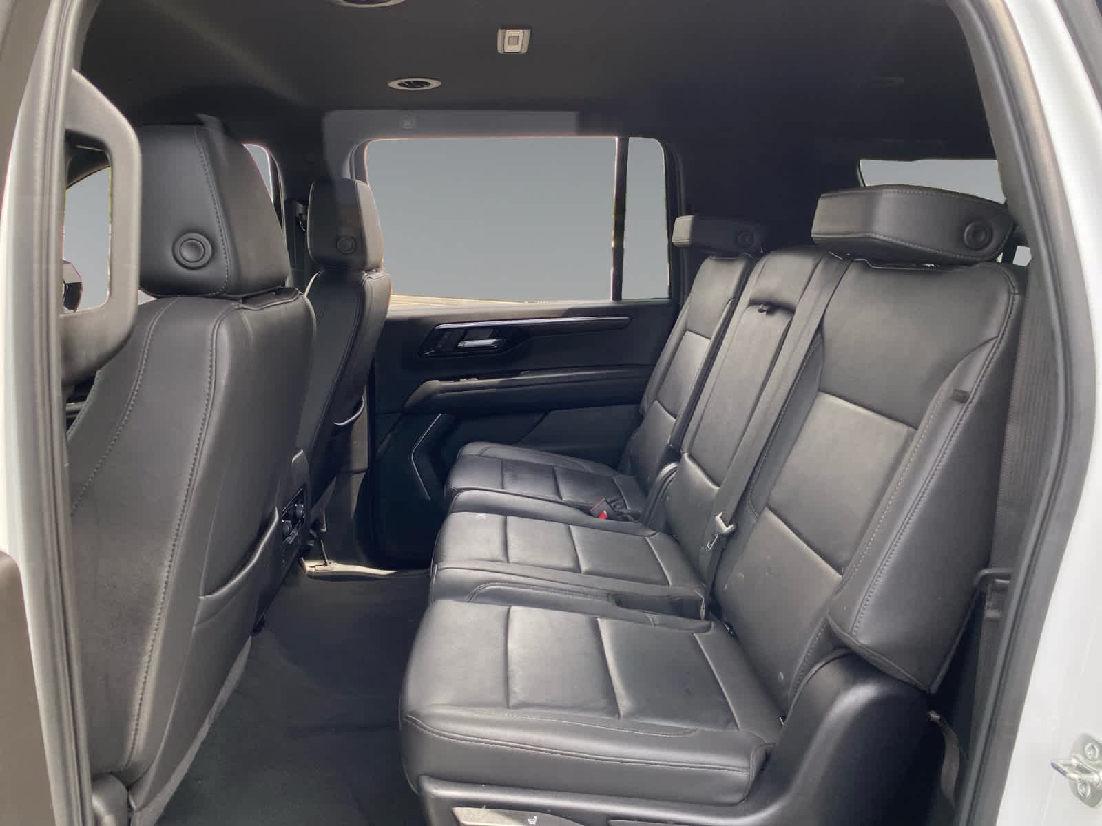 2025 Chevrolet Suburban LT - Photo 12