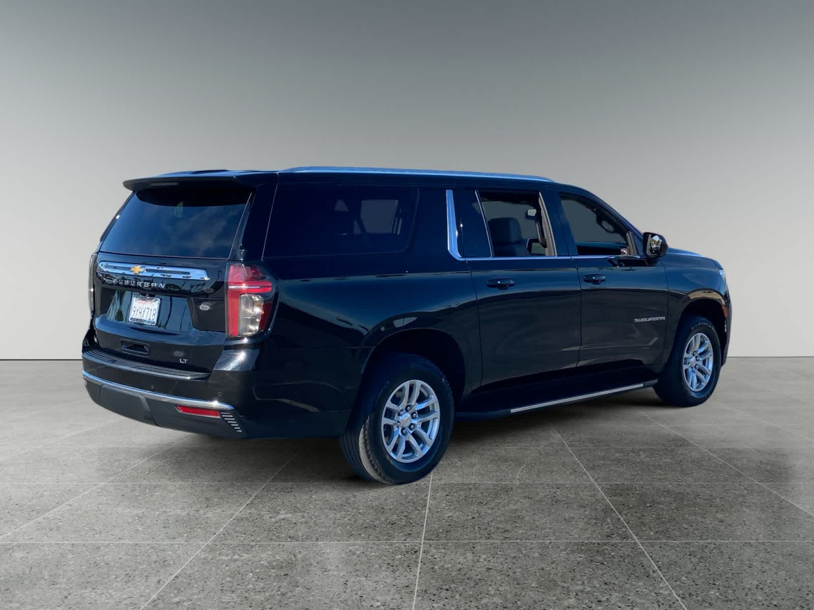 2024 Chevrolet Suburban LT photo 5