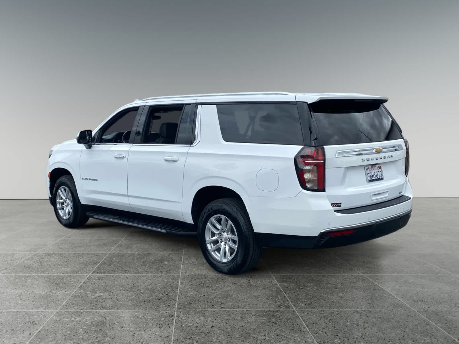2022 Chevrolet Suburban LT - Photo 3