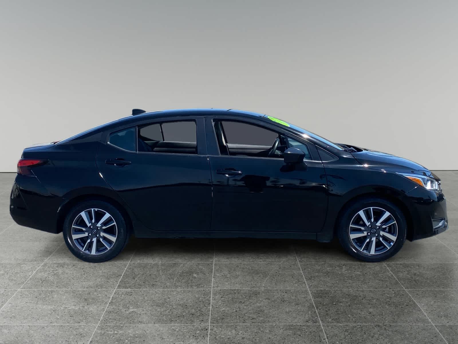2023 Nissan Versa Sedan SV - Photo 6