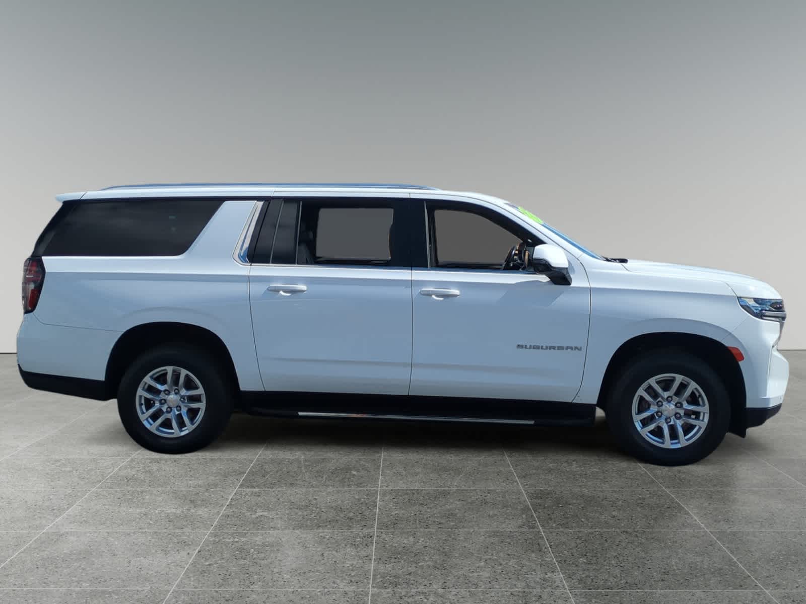 2022 Chevrolet Suburban LT photo 6