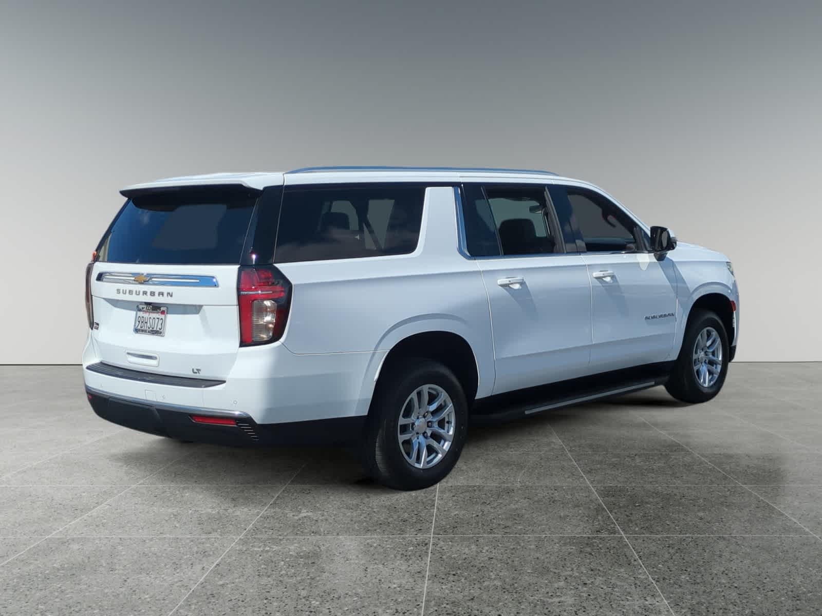 2022 Chevrolet Suburban LT photo 5