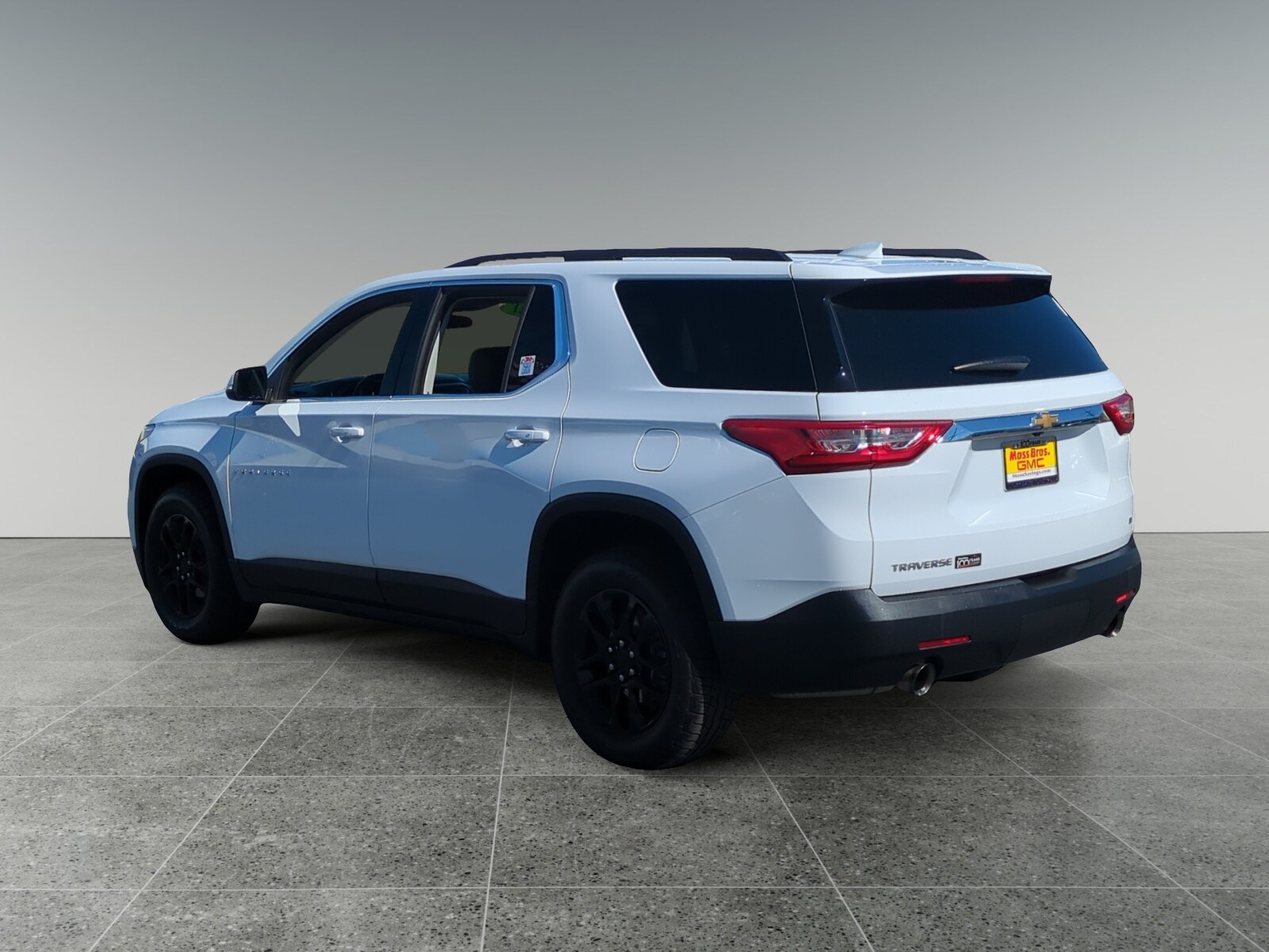 2021 Chevrolet Traverse Cloth 1LT photo 2