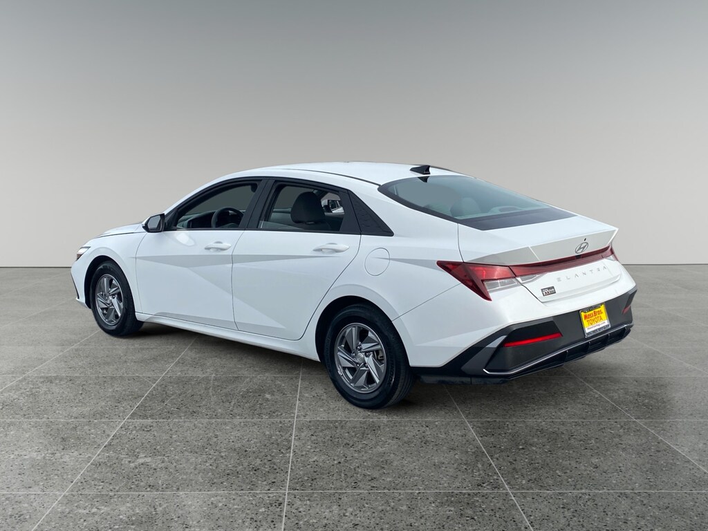 Used 2024 Hyundai Elantra SE Sedan