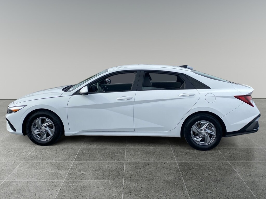 Used 2024 Hyundai Elantra SE Sedan