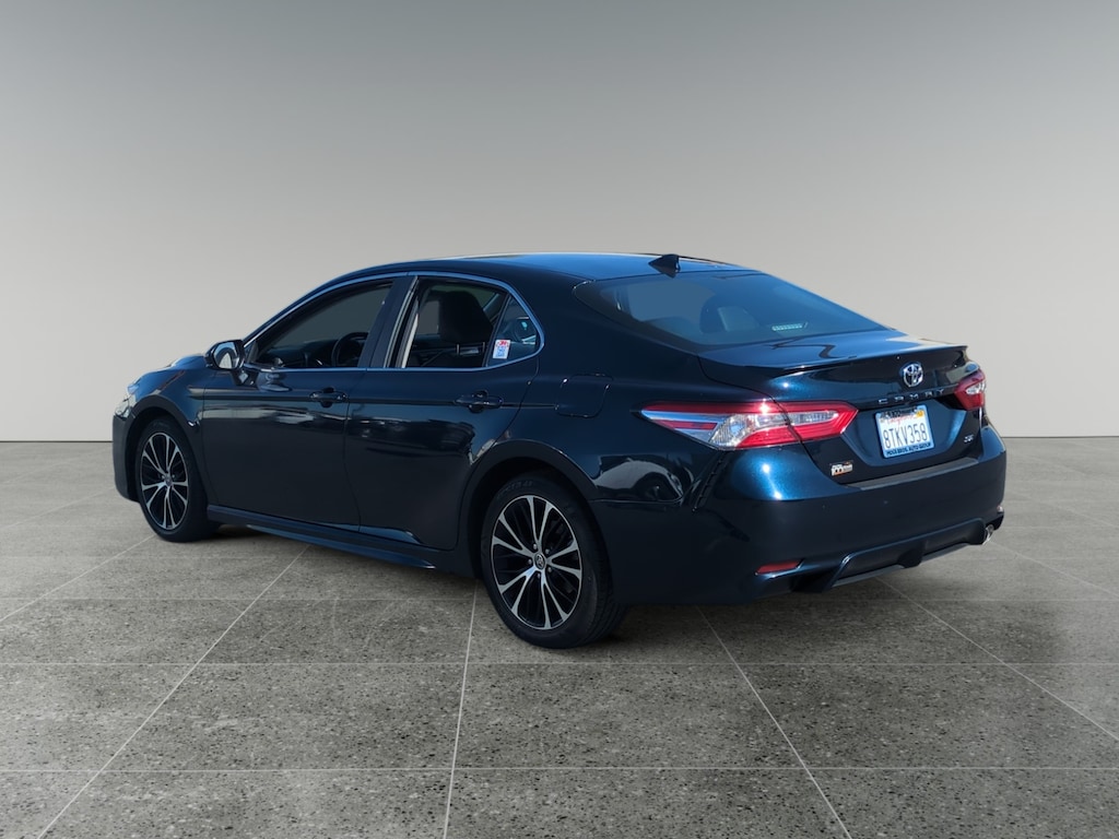 Used 2020 Toyota Camry SE Sedan