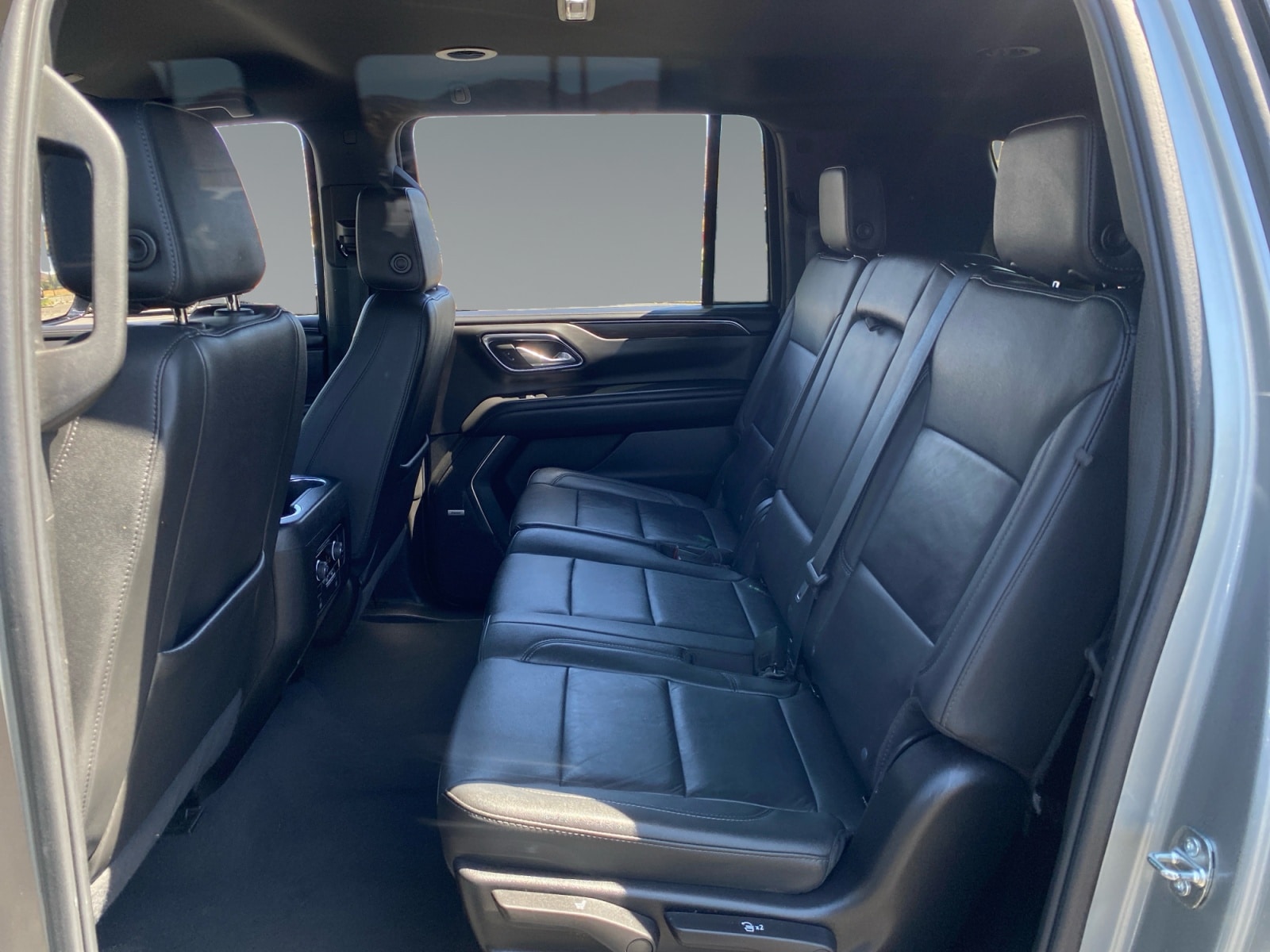 2024 Chevrolet Suburban LT - Photo 13