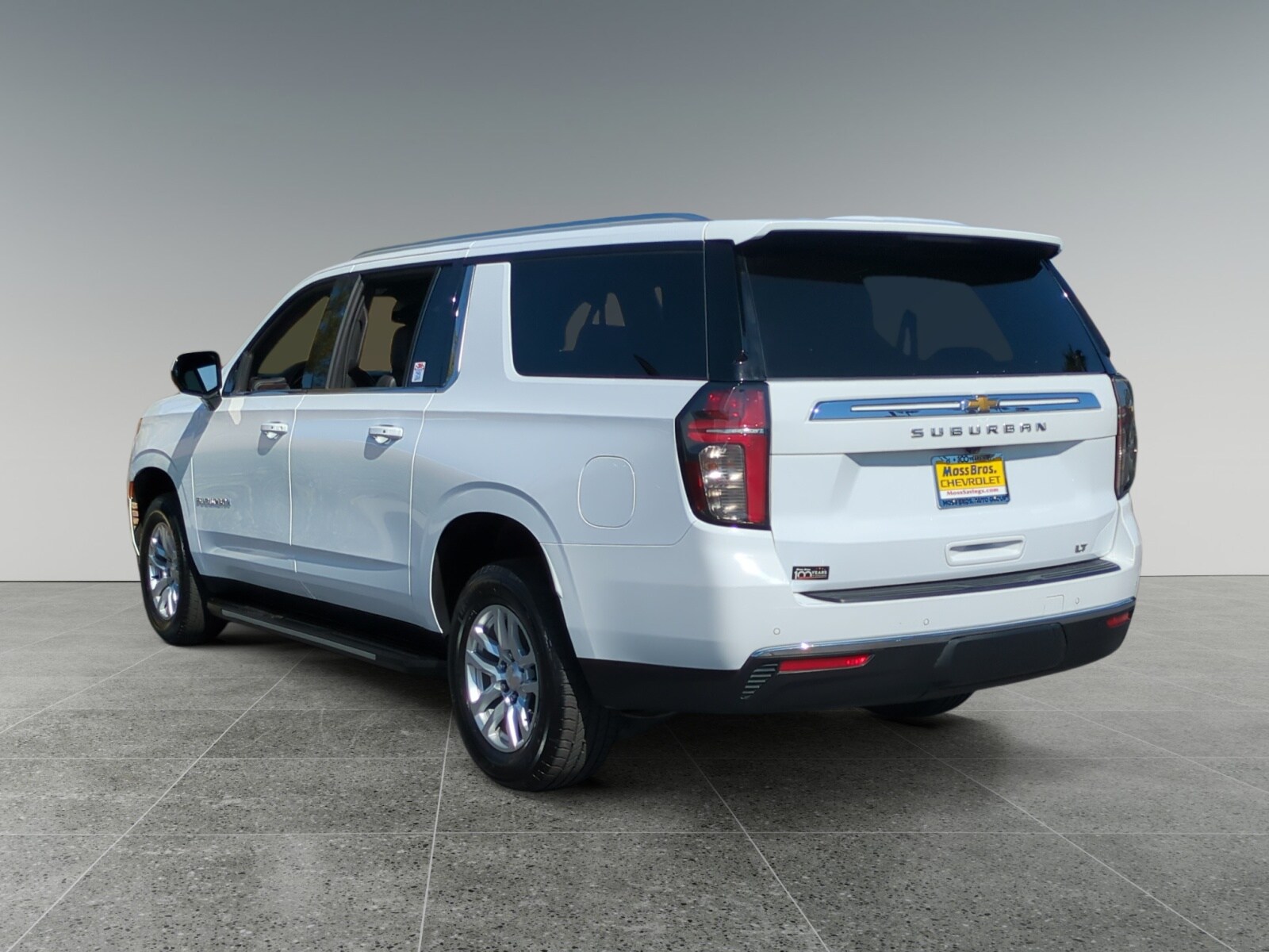 2023 Chevrolet Suburban LT photo 3