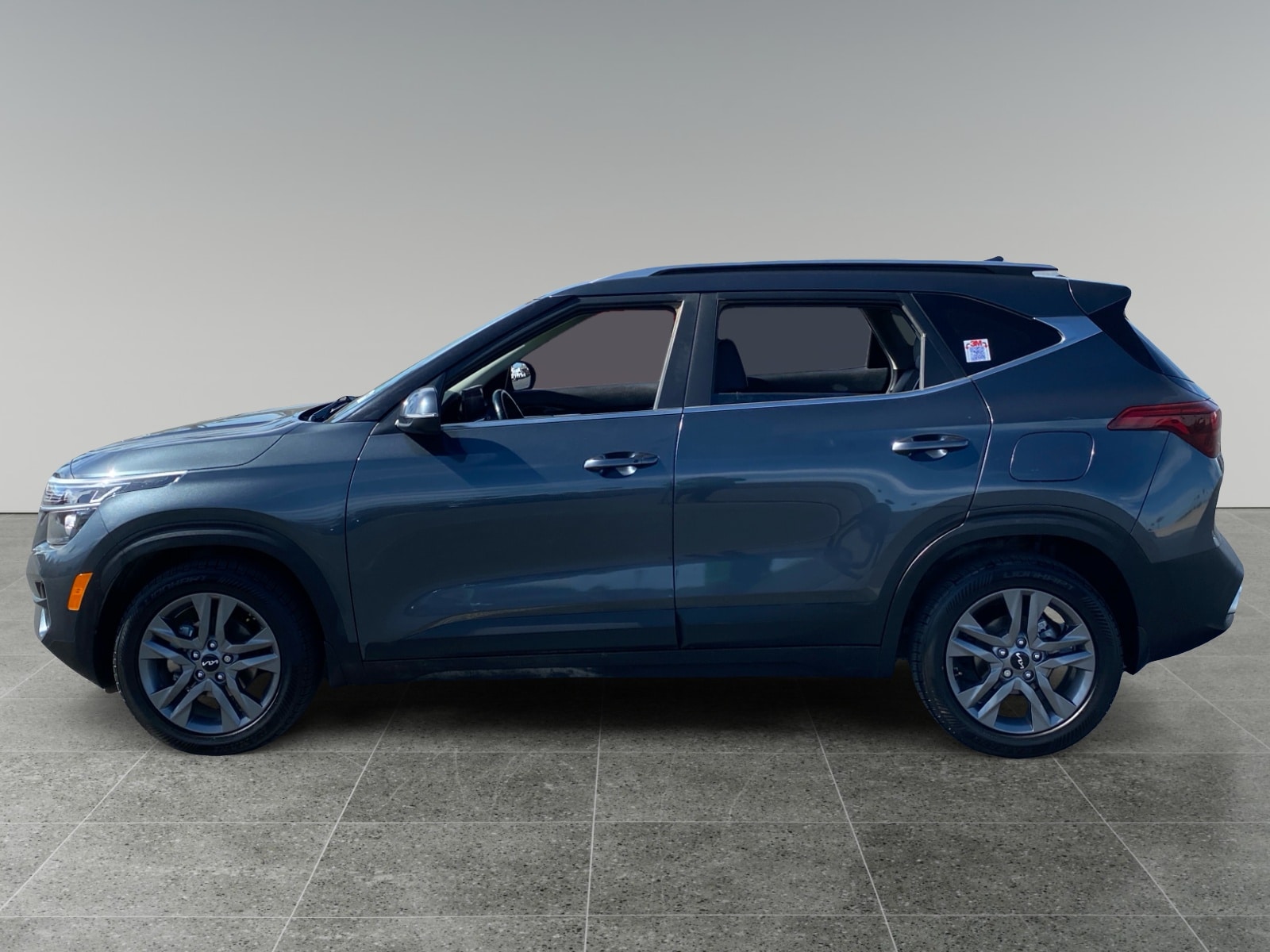 2023 Kia Seltos S photo 2