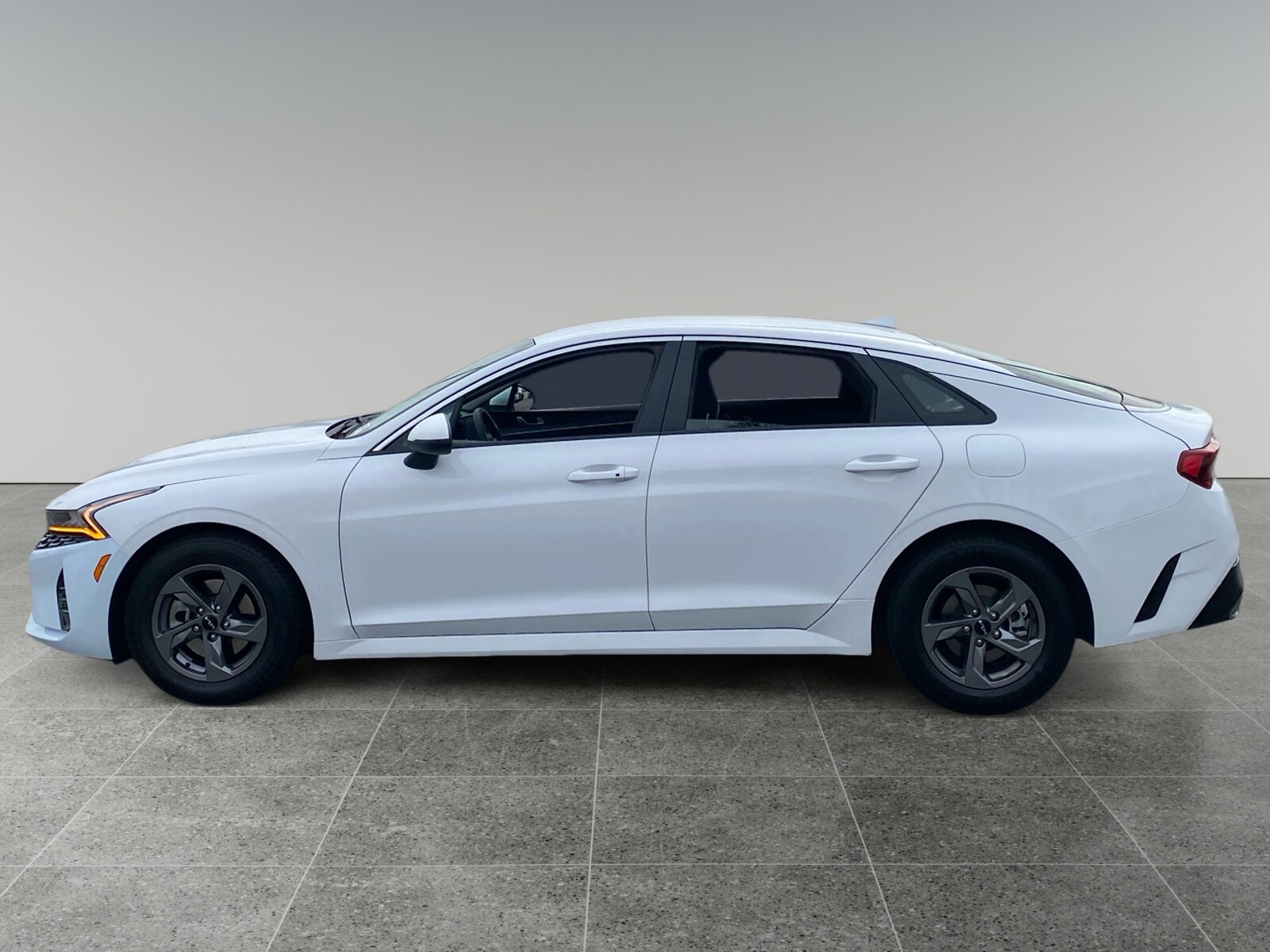 2023 Kia K5 LXS photo 2