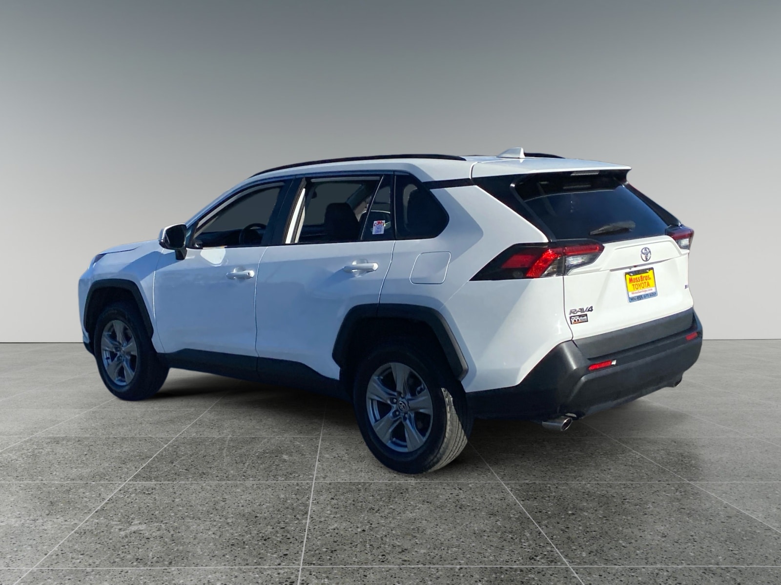 2023 Toyota RAV4 XLE photo 3