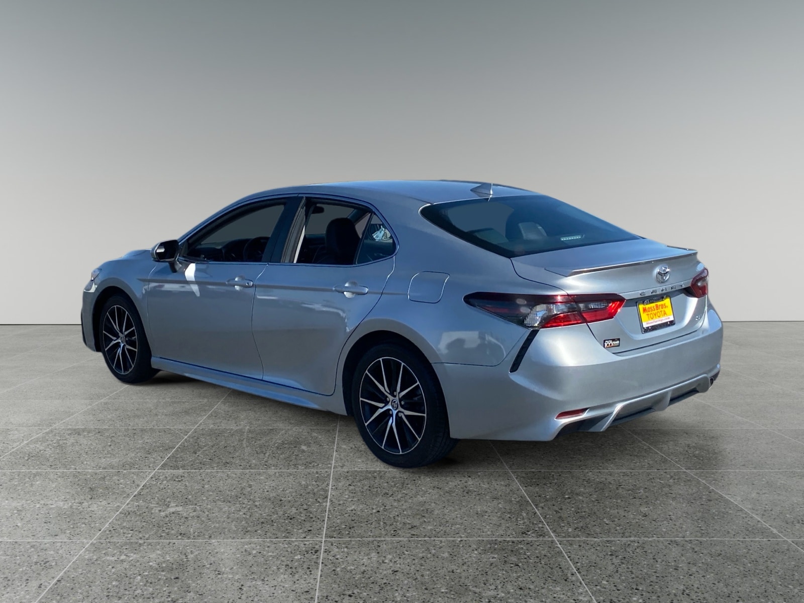 2023 Toyota Camry SE photo 3