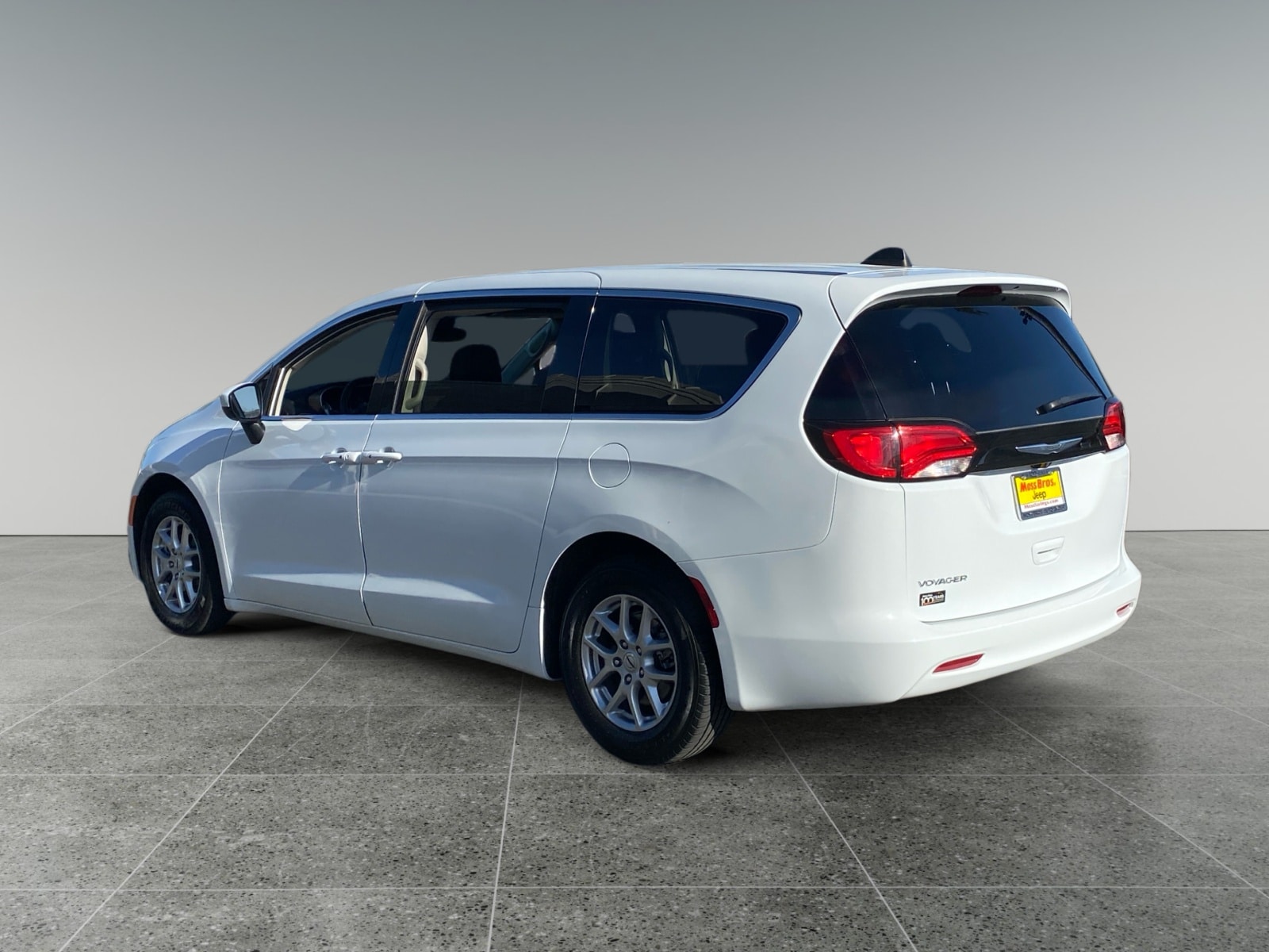 2023 Chrysler Voyager LX photo 3