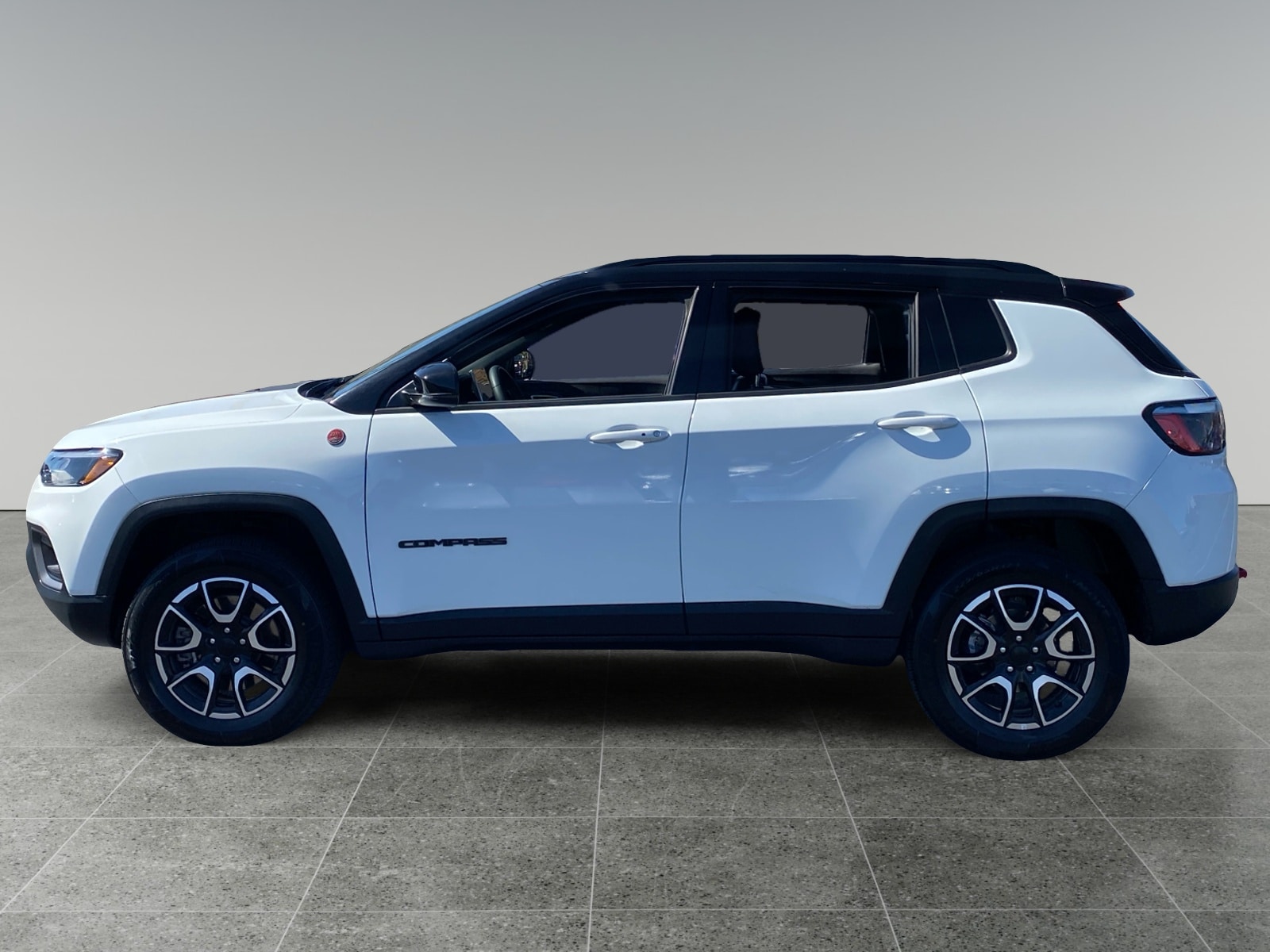 2024 Jeep Compass Trailhawk photo 2