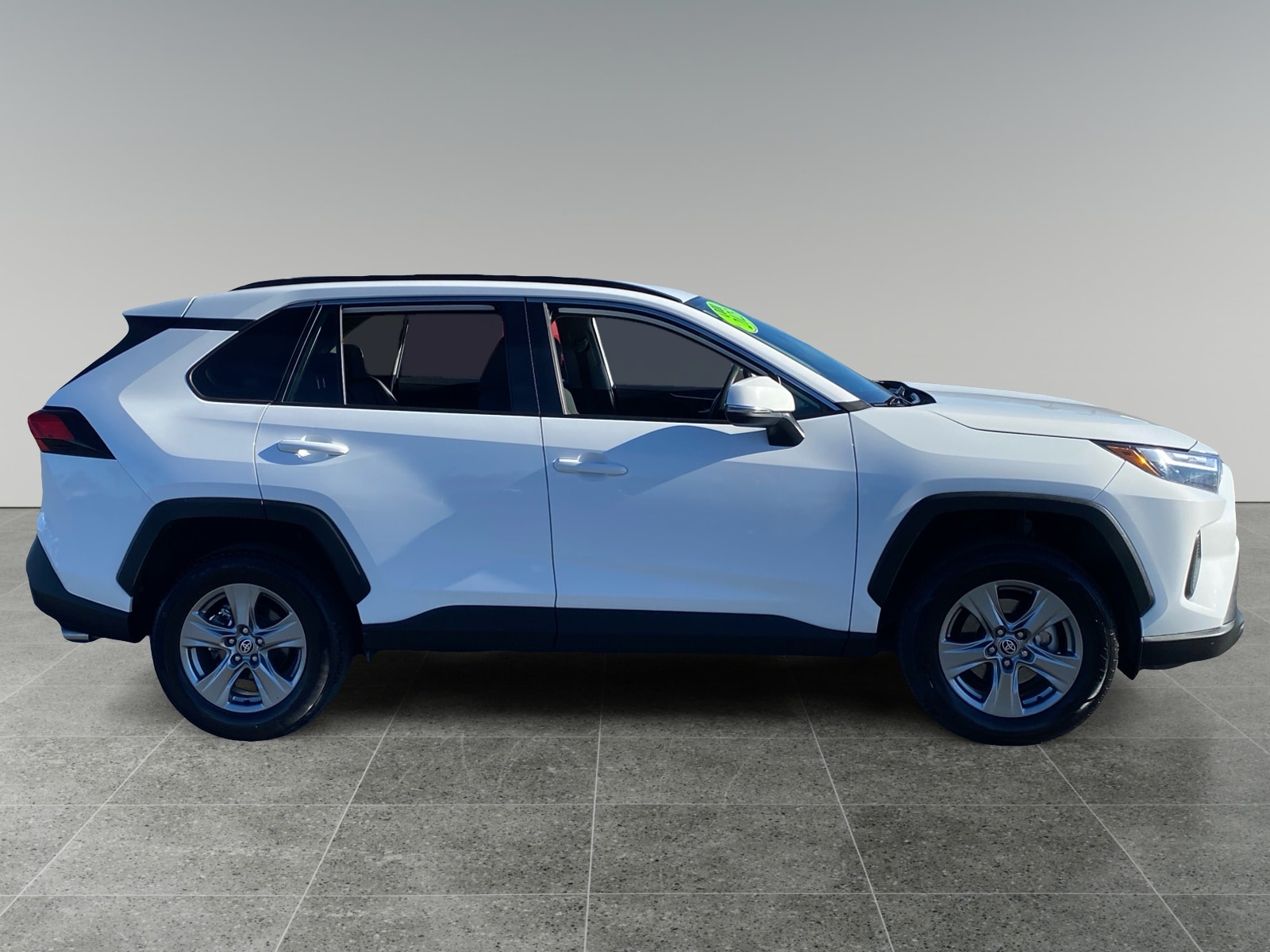 2023 Toyota RAV4 XLE photo 6