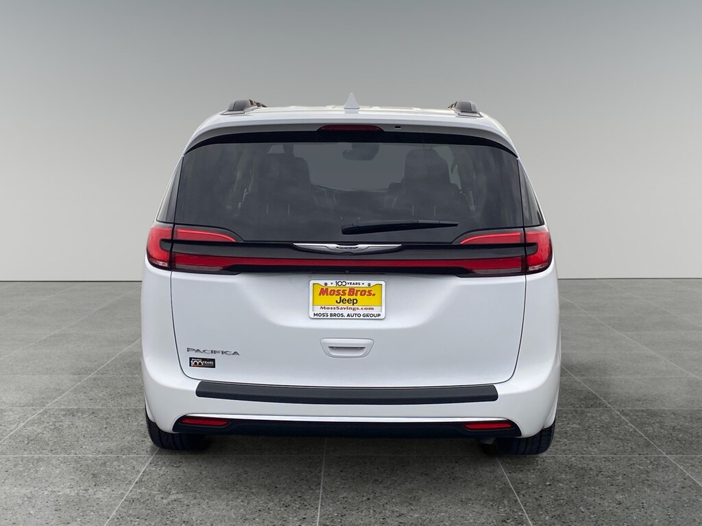 Used 2022 Chrysler Pacifica Touring L Van Passenger Van