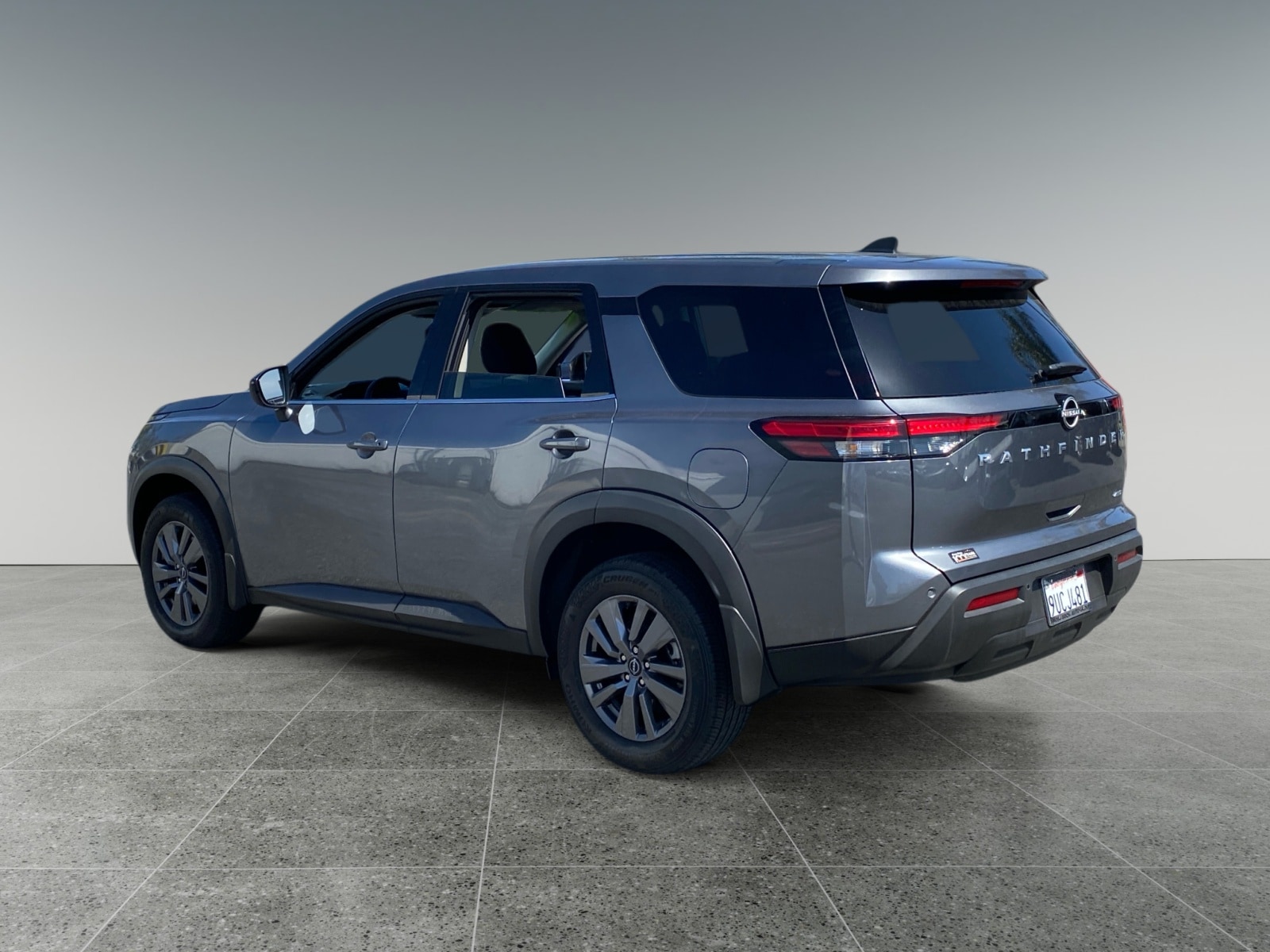 2025 Nissan Pathfinder S photo 3