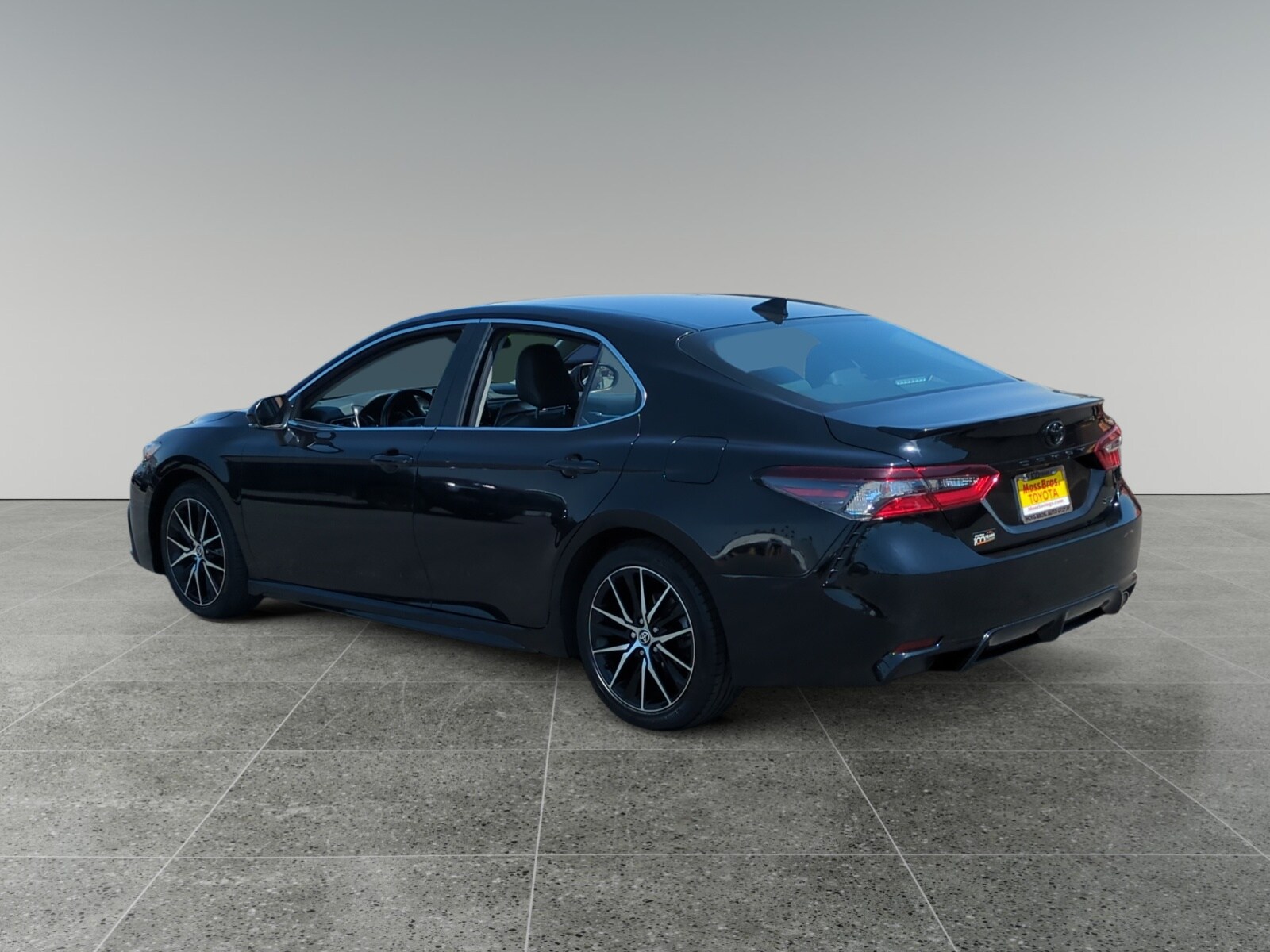 2023 Toyota Camry SE photo 3