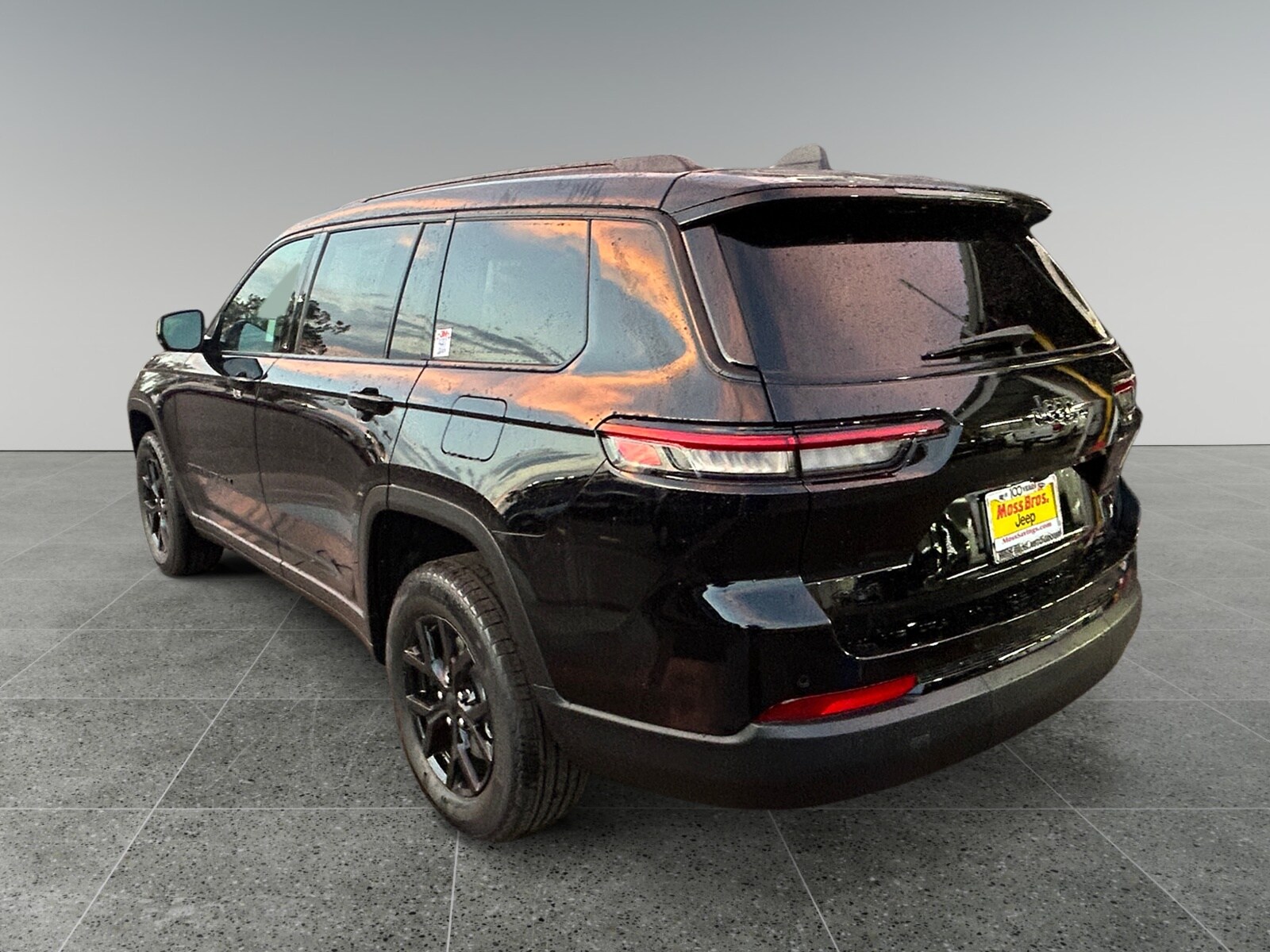 2025 Jeep Grand Cherokee Laredo Sport photo 3