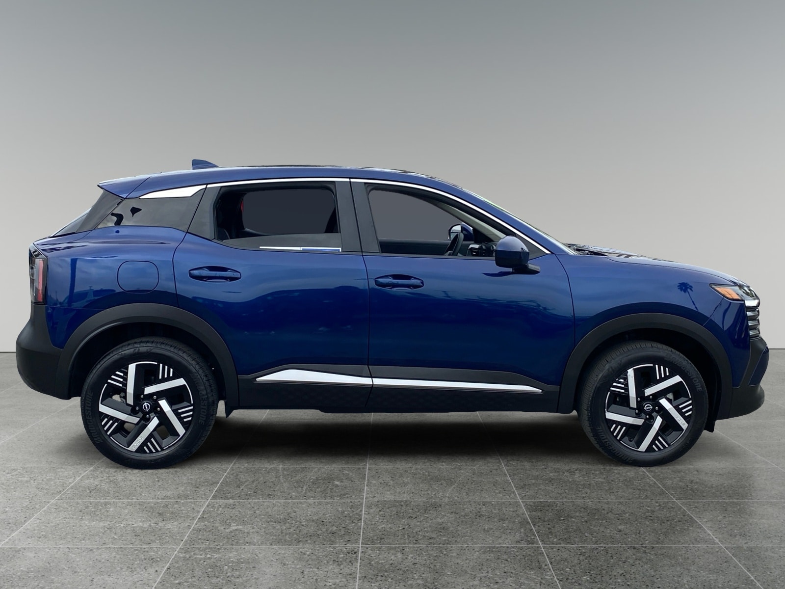 2025 Nissan Kicks SV photo 6