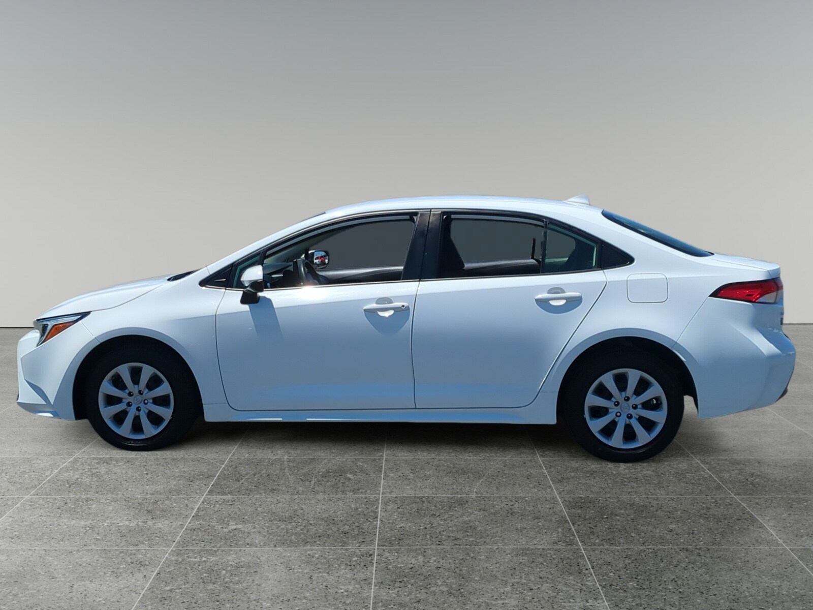 2023 Toyota Corolla Hybrid LE photo 2