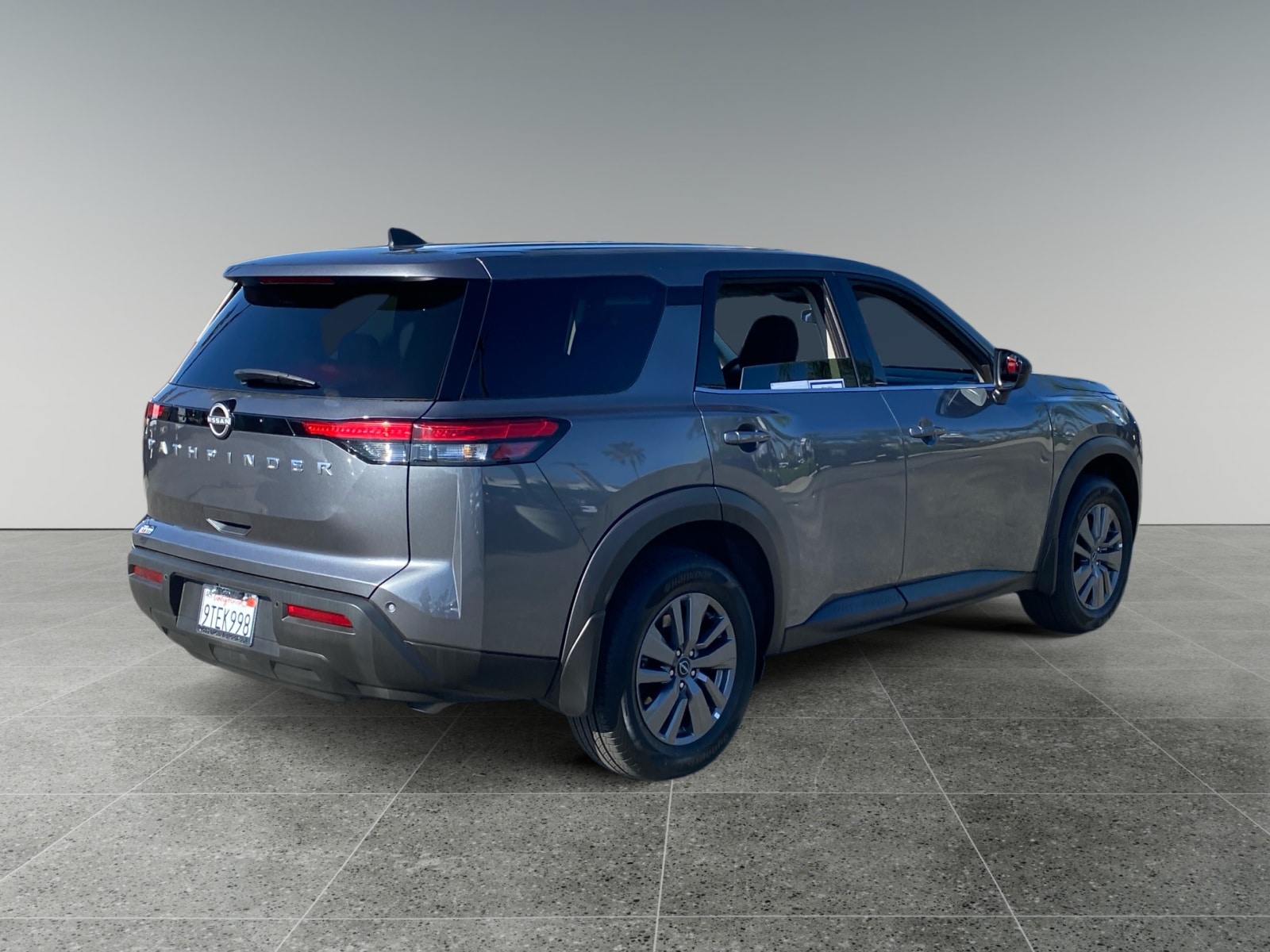 2025 Nissan Pathfinder S photo 5