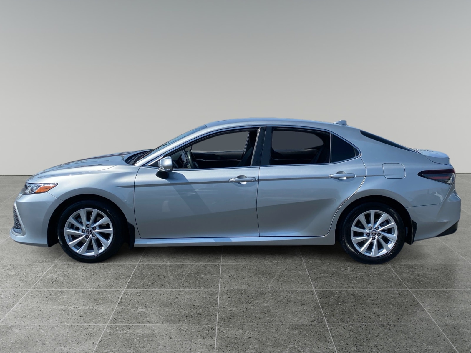 2023 Toyota Camry LE photo 2