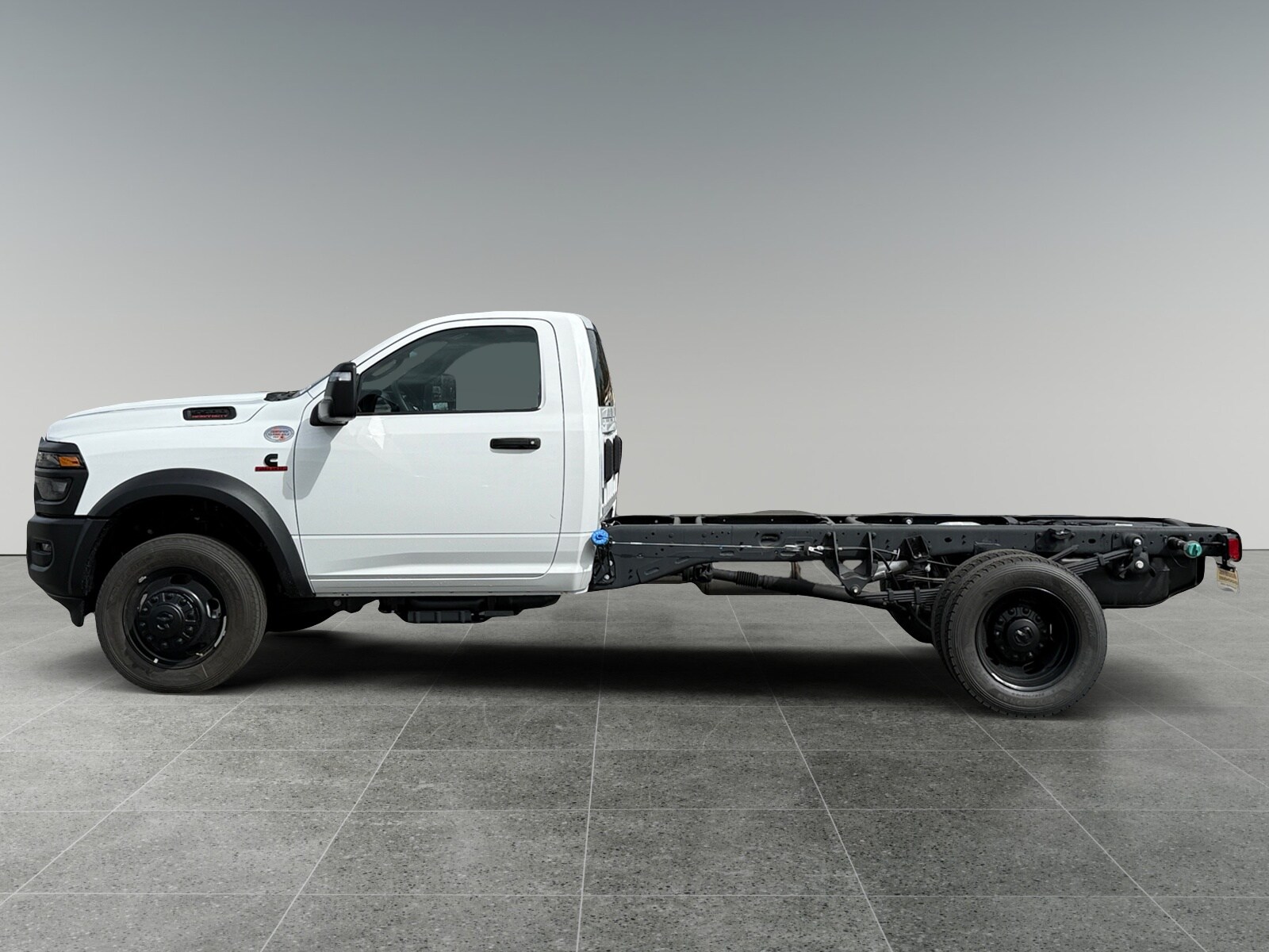 2025 Ram 5500 Tradesman photo 2