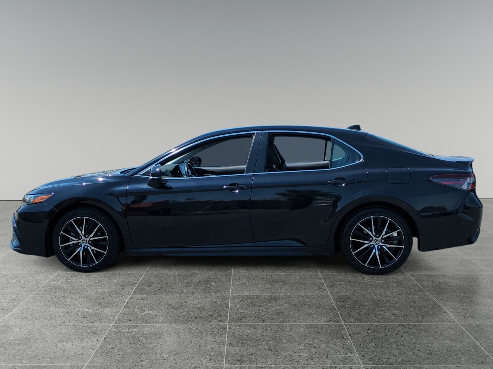 2023 Toyota Camry SE photo 2