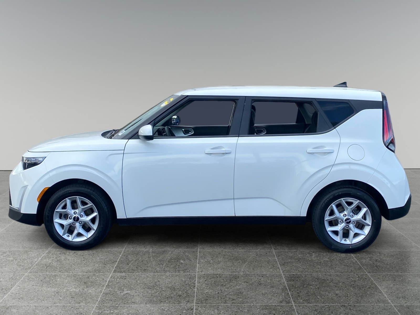 2023 Kia Soul LX photo 2