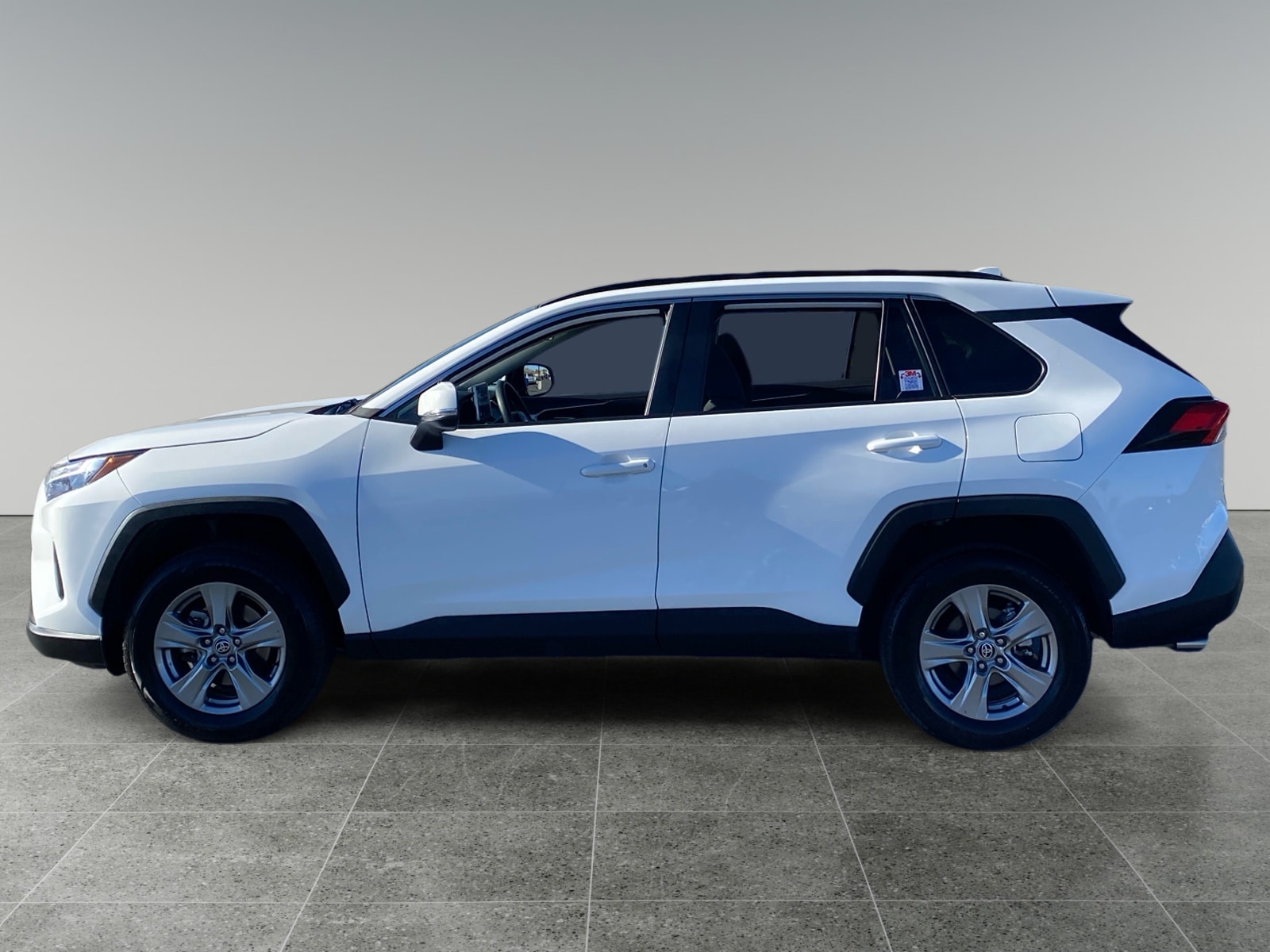 2023 Toyota RAV4 XLE photo 2