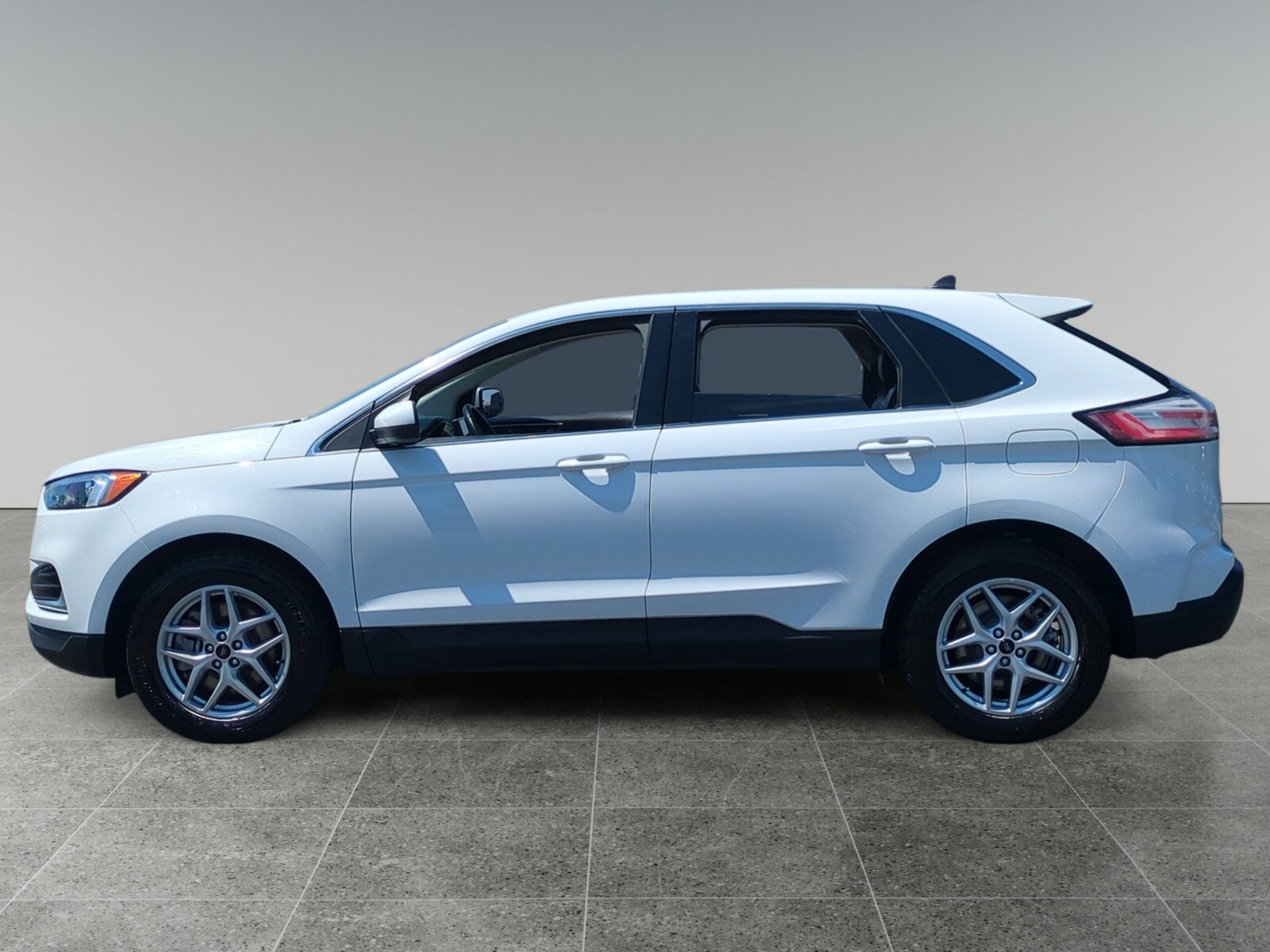 2024 Ford Edge SEL photo 2