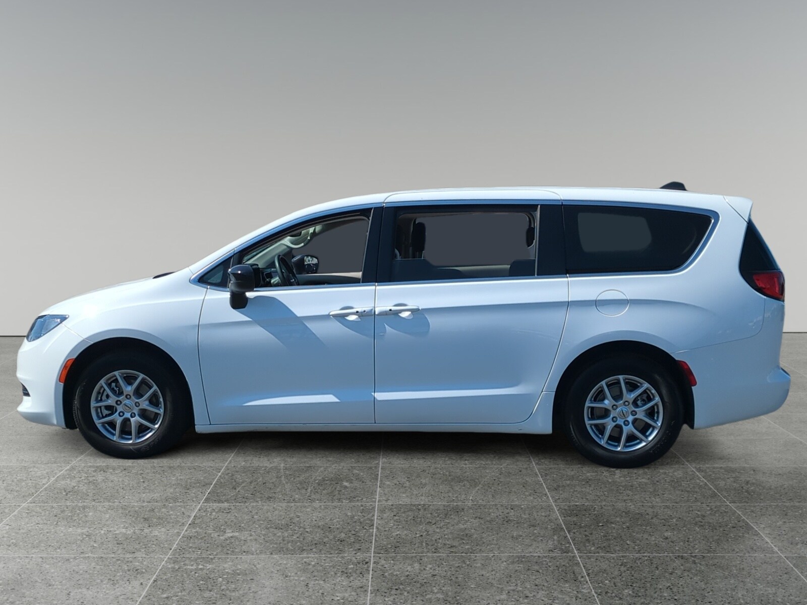 2024 Chrysler Voyager LX photo 2