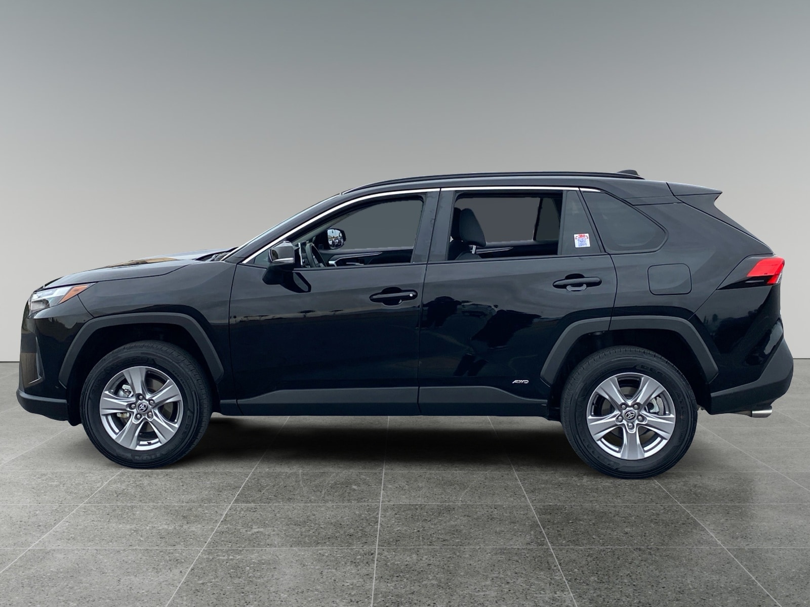 2025 Toyota RAV4 Hybrid XLE photo 2