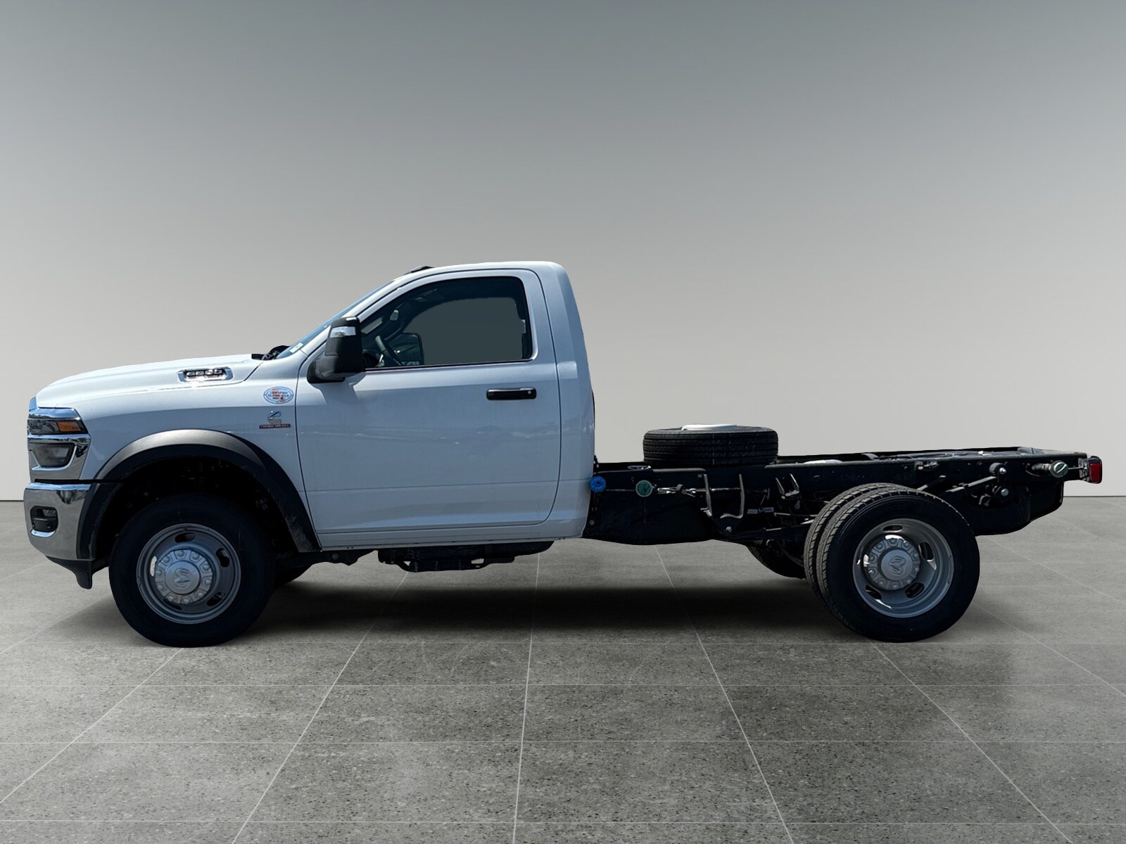 2025 Ram 5500 Tradesman photo 2