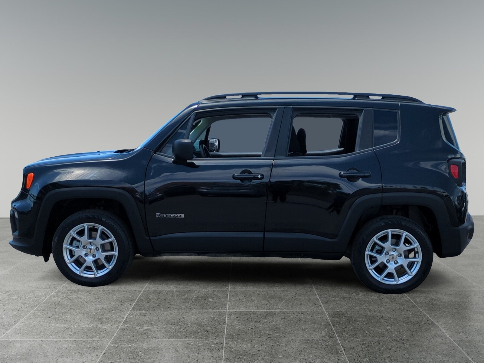 2022 Jeep Renegade Latitude photo 2