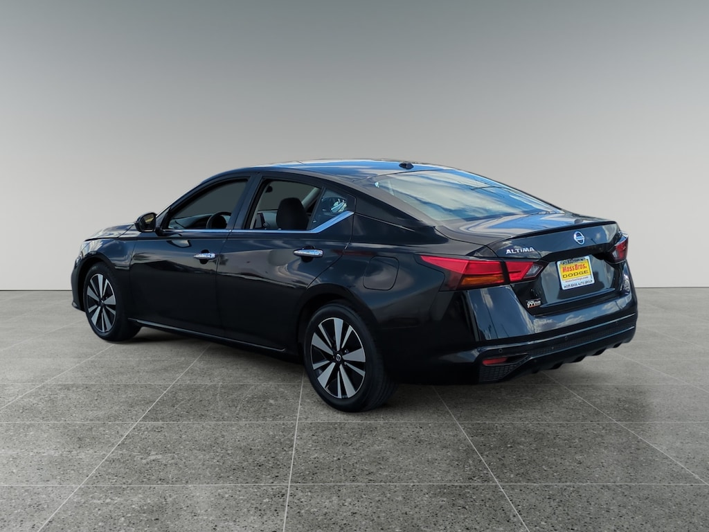 Used 2022 Nissan Altima 2.5 SV Sedan
