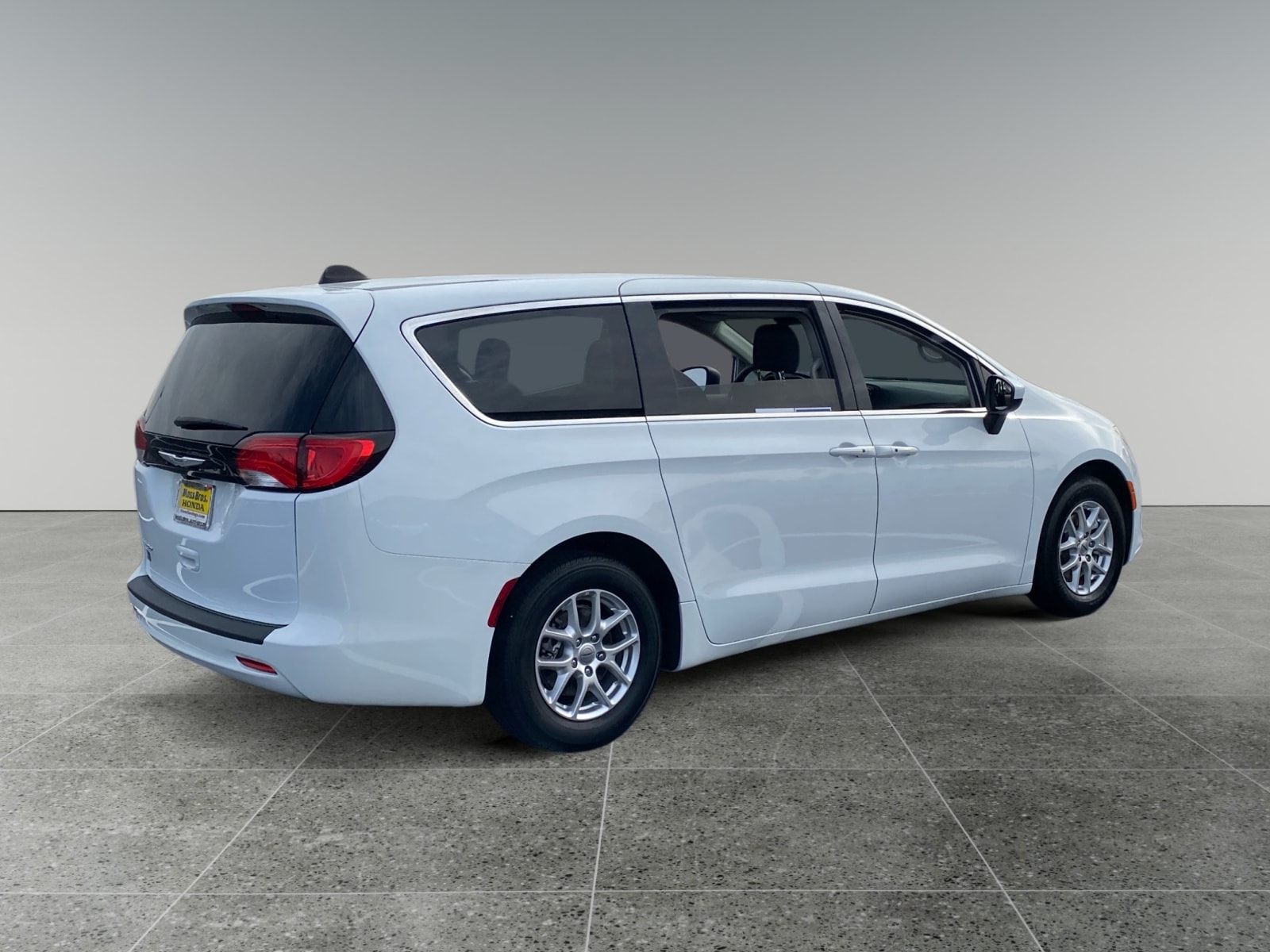 2022 Chrysler Voyager LX photo 5