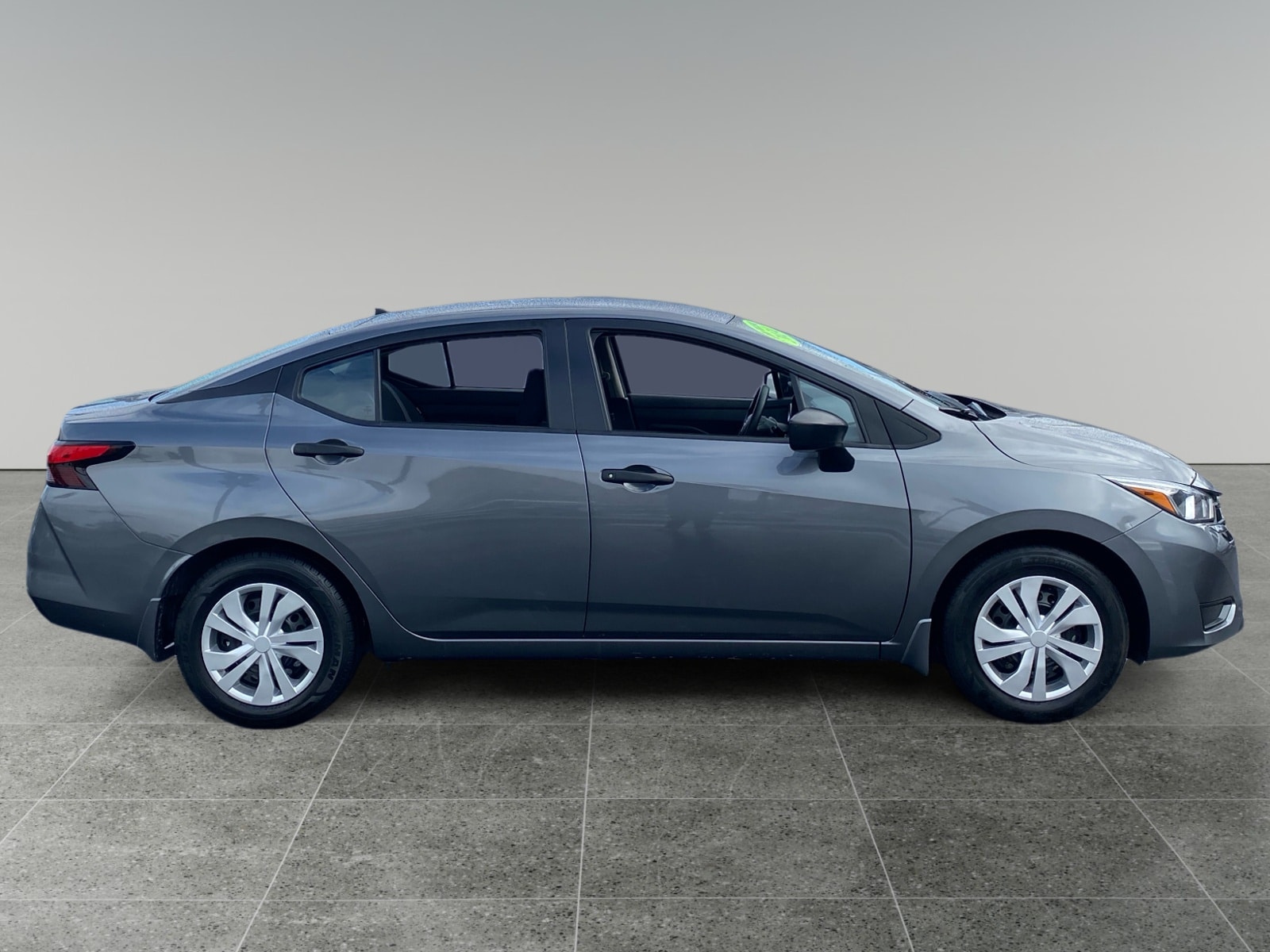 2024 Nissan Versa 1.6 S photo 6