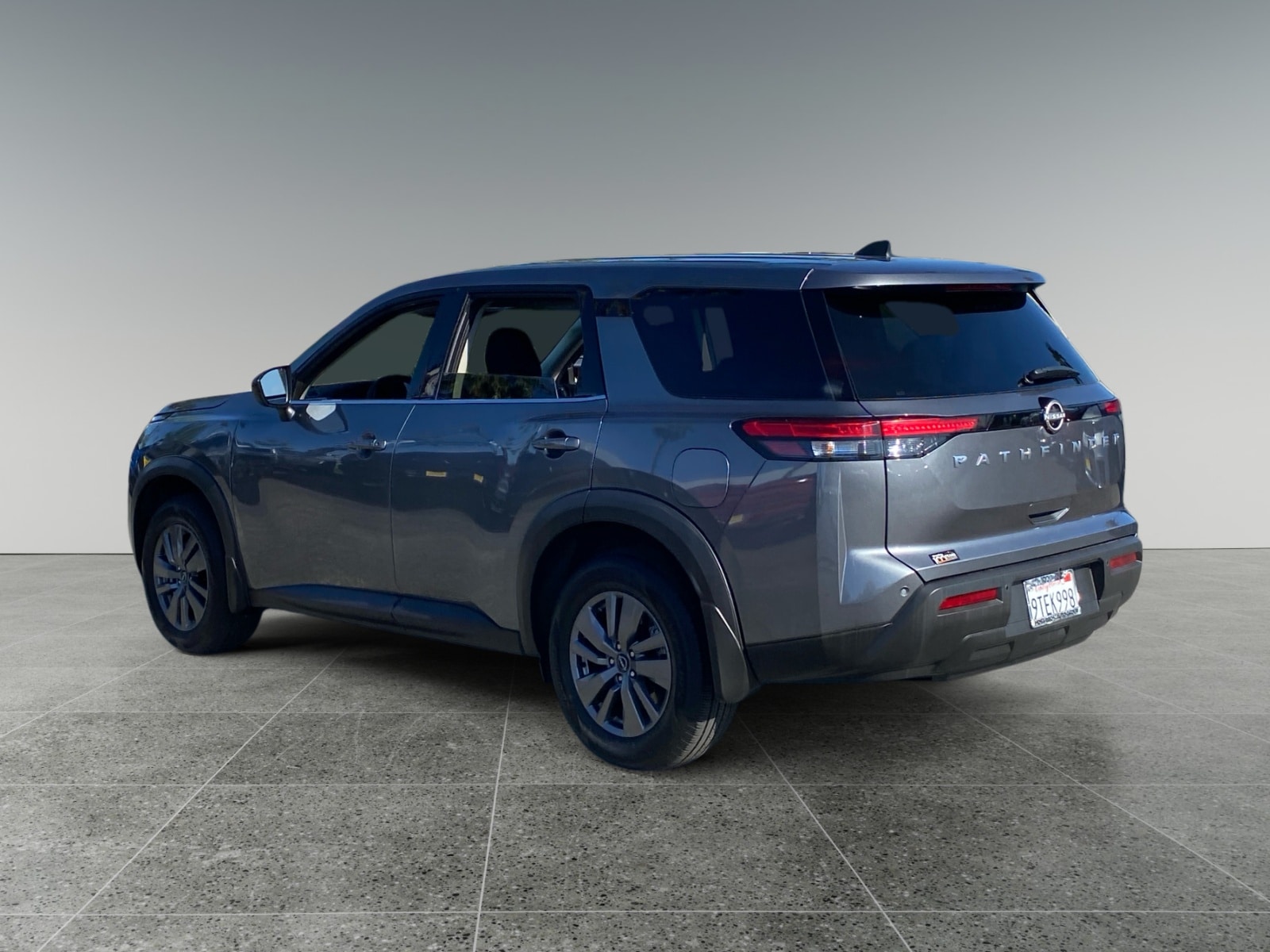 2025 Nissan Pathfinder S photo 3