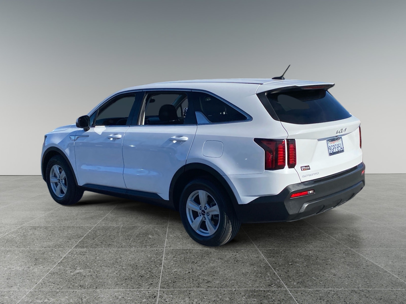 2023 Kia Sorento LX photo 3